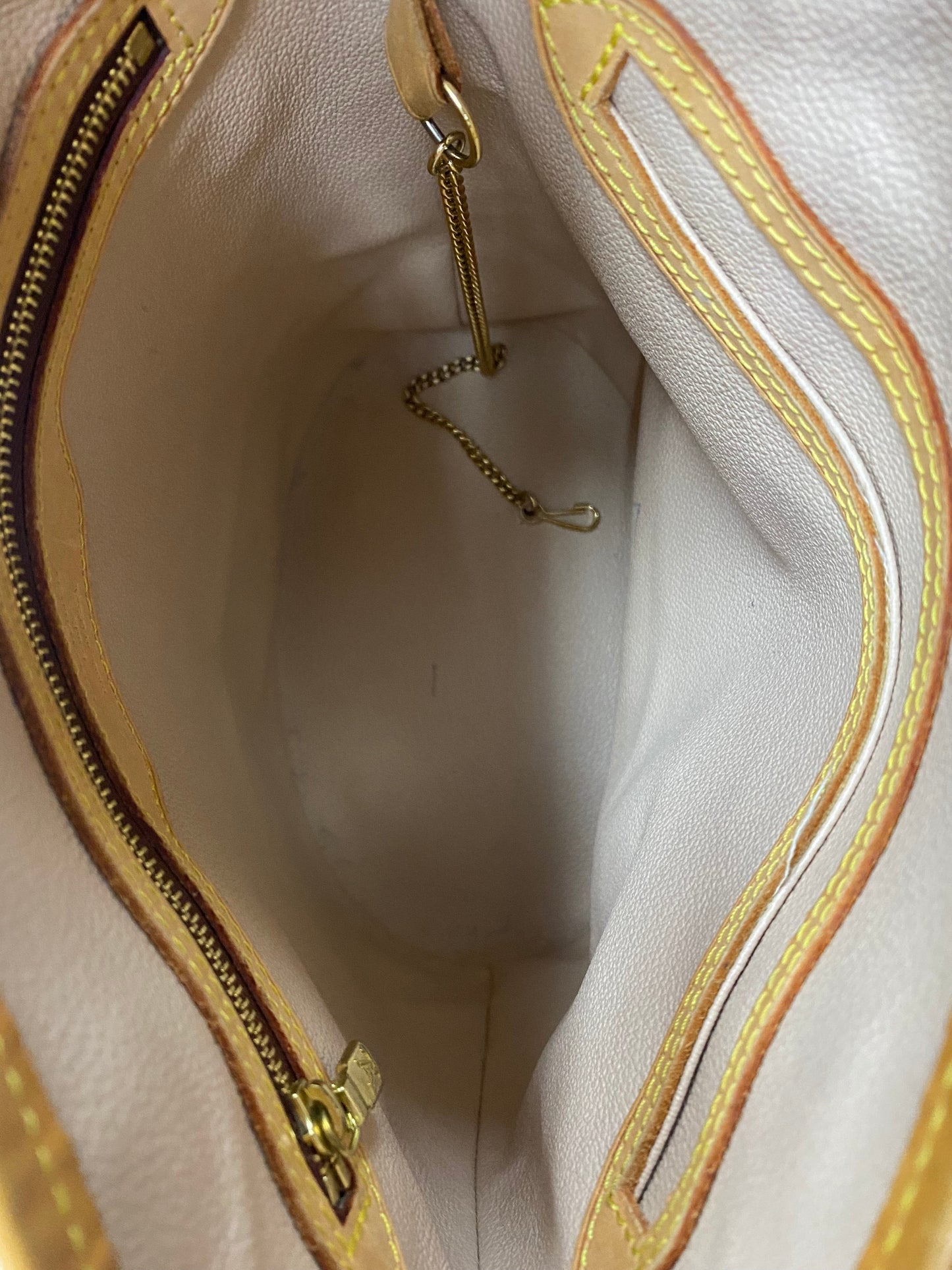 Handbag Luxury Designer By Louis Vuitton Size: Small