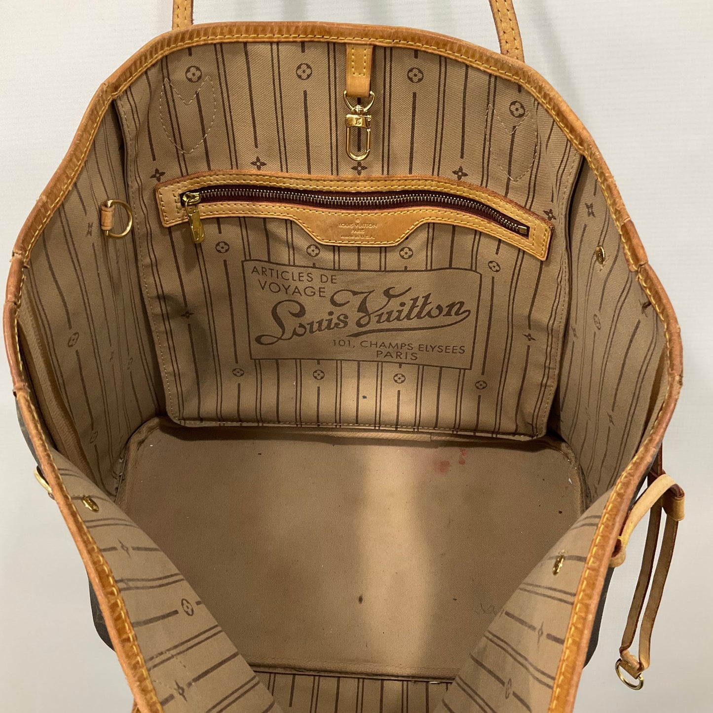 Handbag Luxury Designer By Louis Vuitton Size: Medium
