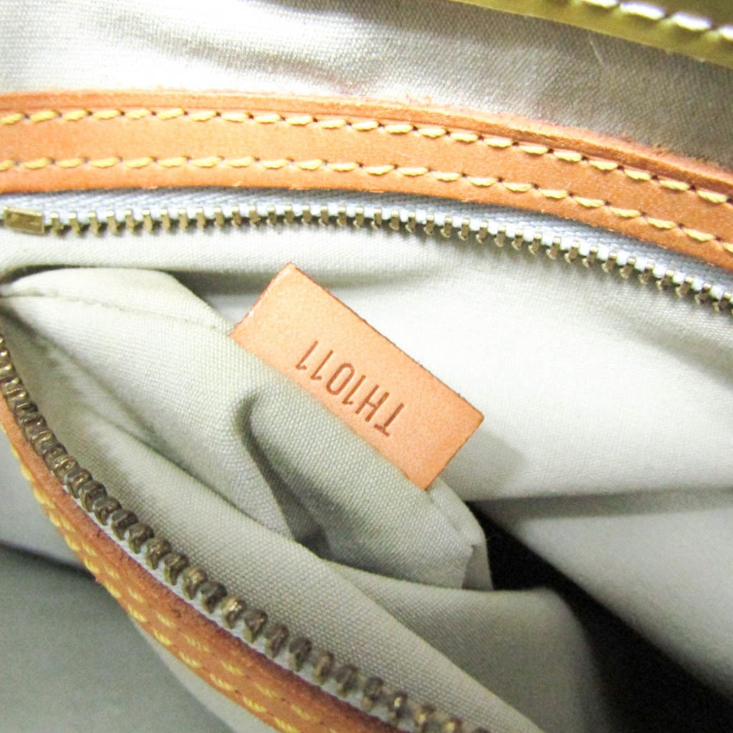 LOUIS VUITTON Reade Tote