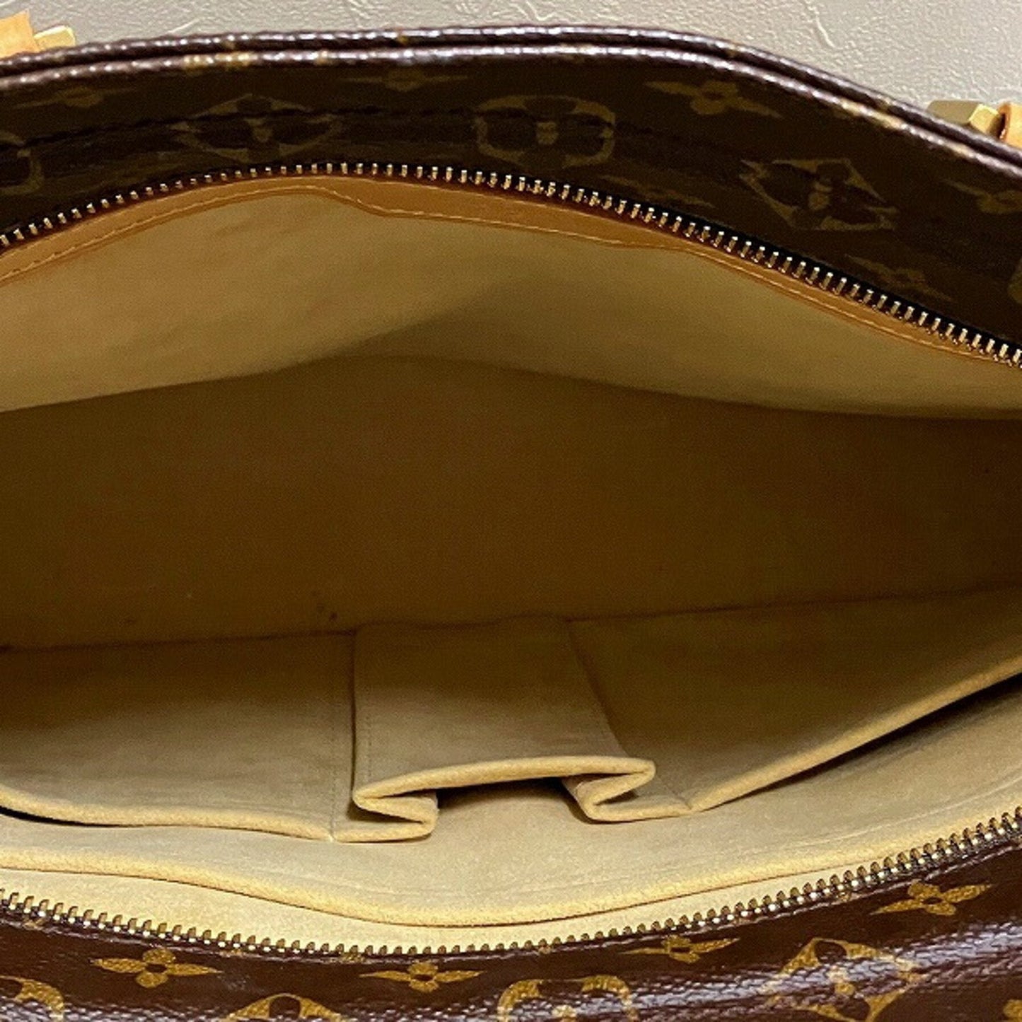 LOUIS VUITTON Luco Tote