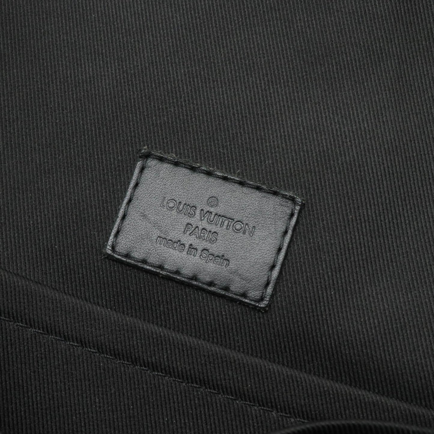 LOUIS VUITTON District Shoulder Bag