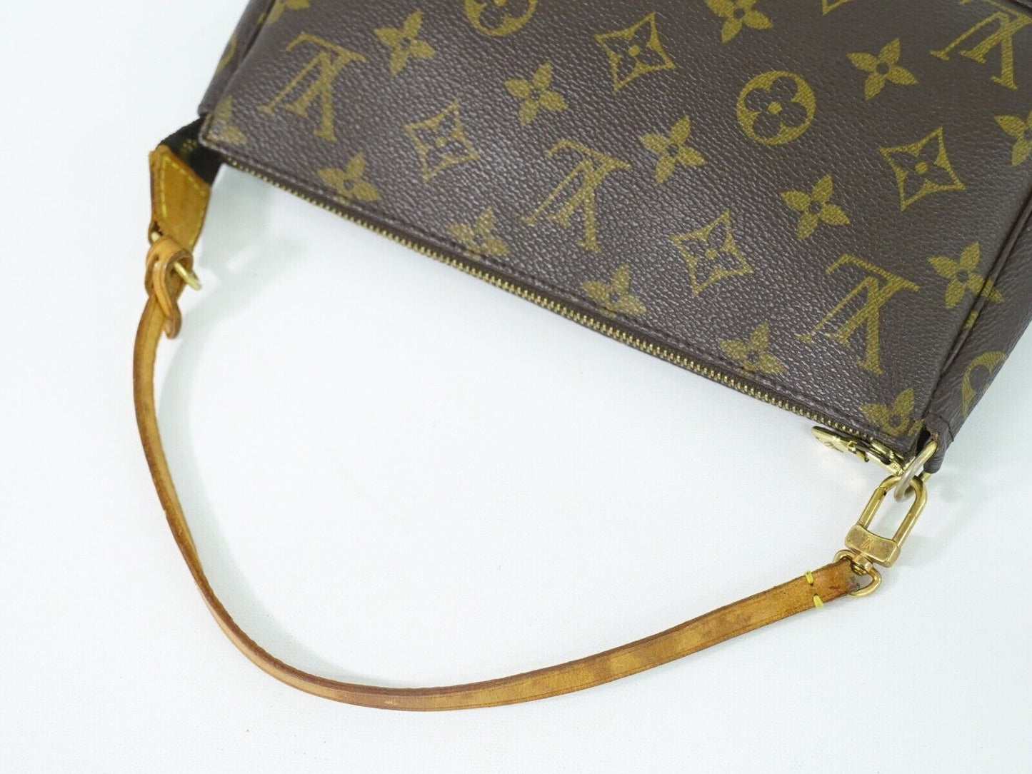 LOUIS VUITTON Pochette accessoires Clutch Bag