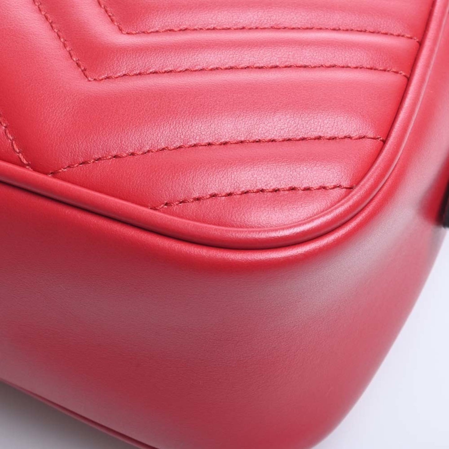 Gucci Chain Leather Shoulder Bag
