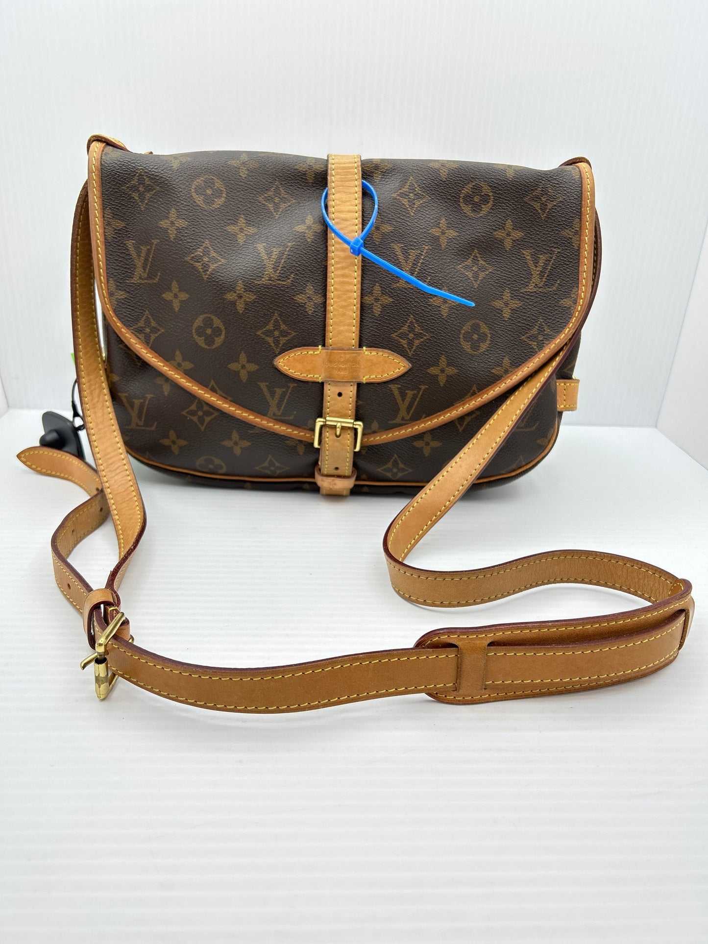 Handbag Luxury Designer By Louis Vuitton Size: Medium