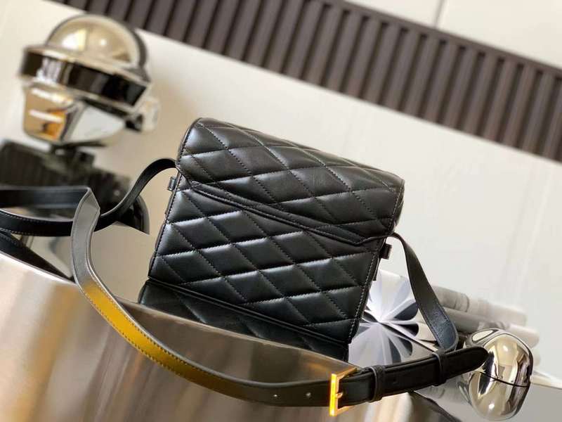 Yves Saint Laurent - Bags