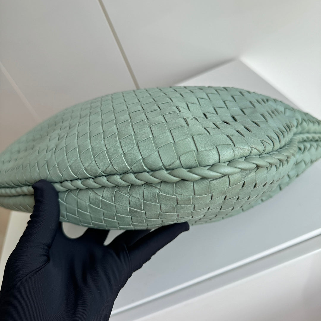 Bottega Veneta Veneta Hobo Medium Green Intrecciato Leather Bag 41cm