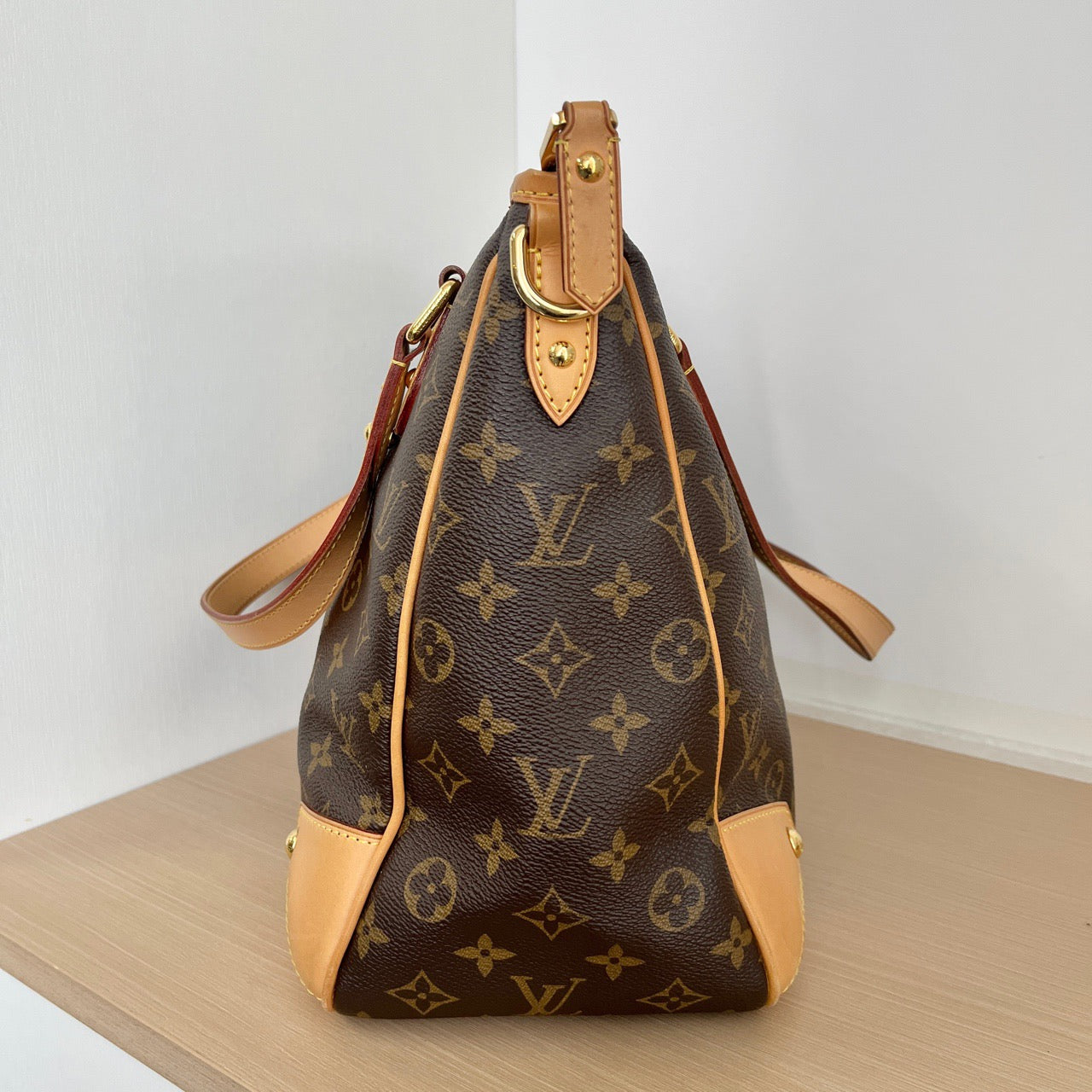 LOUIS VUITTON<br>Shoulder Bag