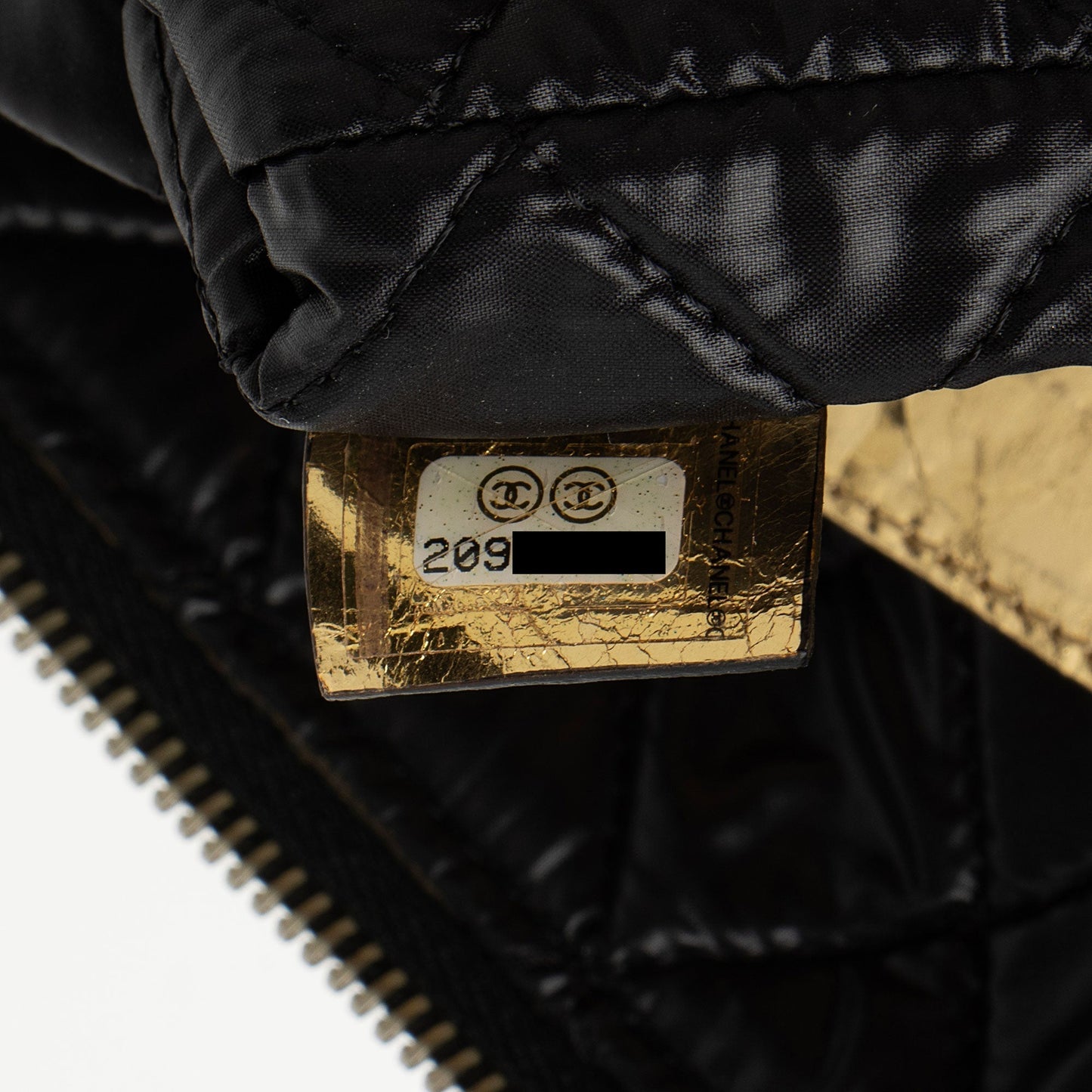 Chanel Metallic Lambskin Je Ne Suis Pas En e Medium Pouch (SHF-SrXVHK)