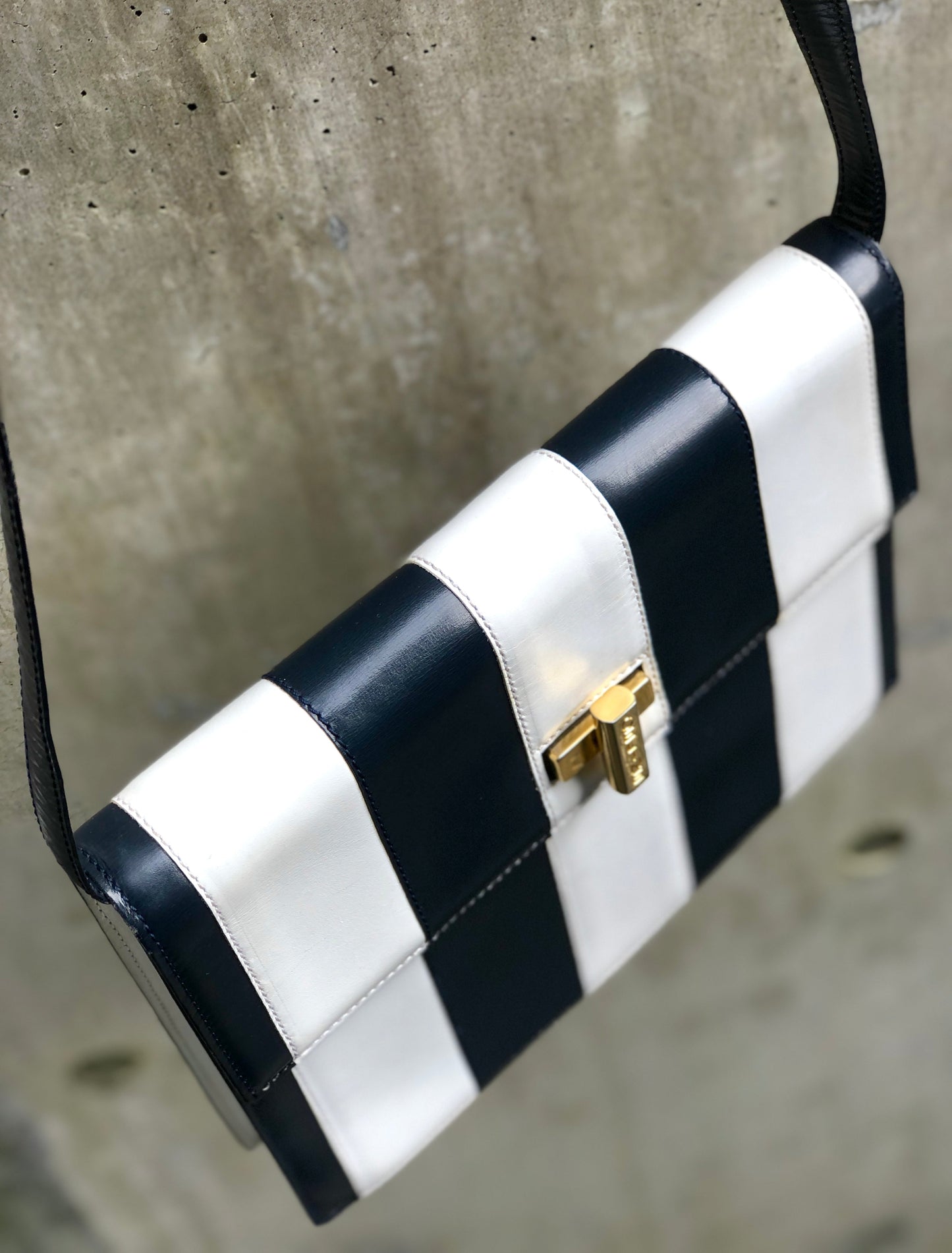 CELINE Cadena Turn lock Leather Crossbody Shoulder Bag Navy White Old CELINE vw6sjn