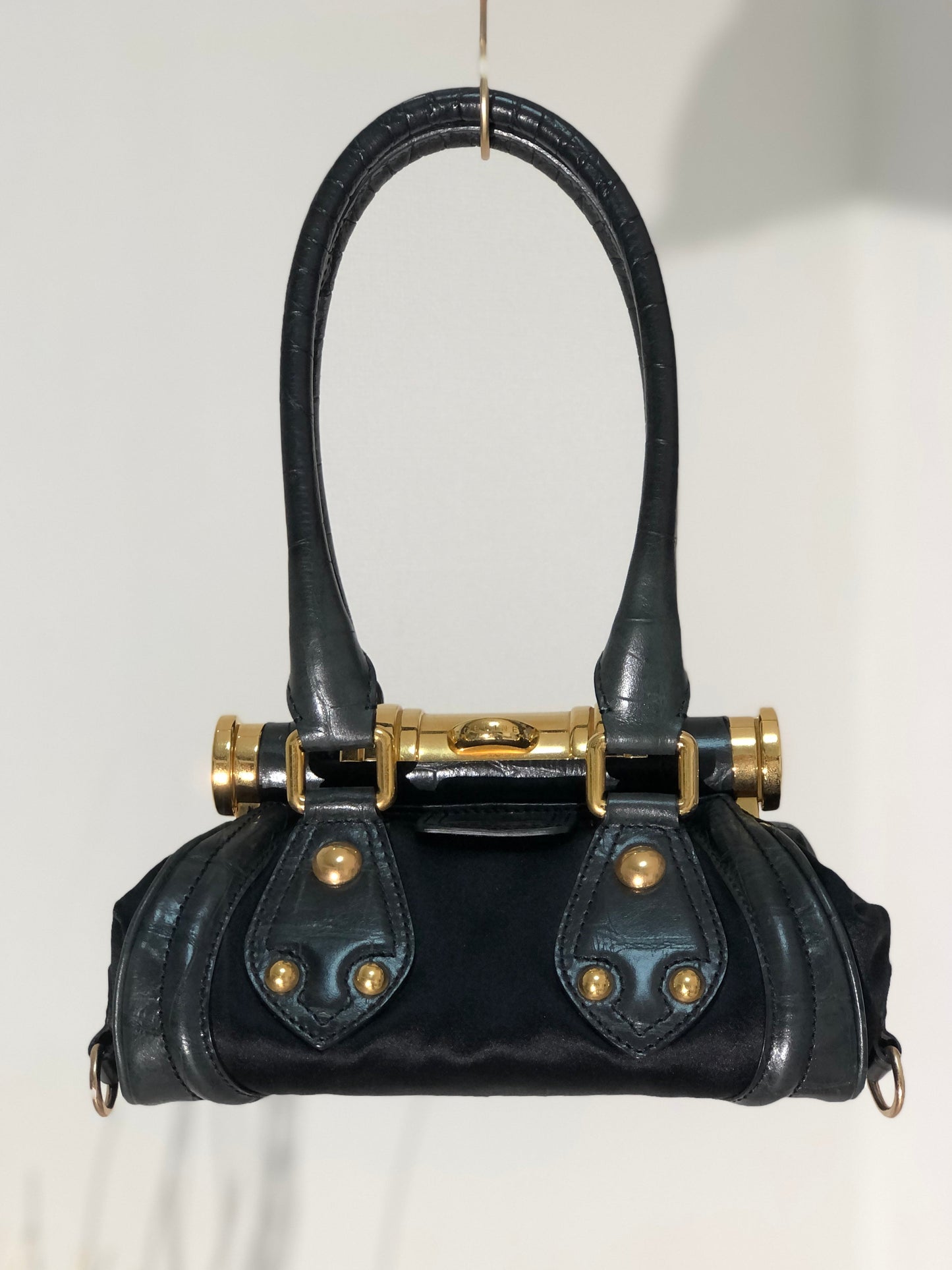 CELINE Triomphe Crocodile embossed Satin Clasp Handbag Black Old CELINE