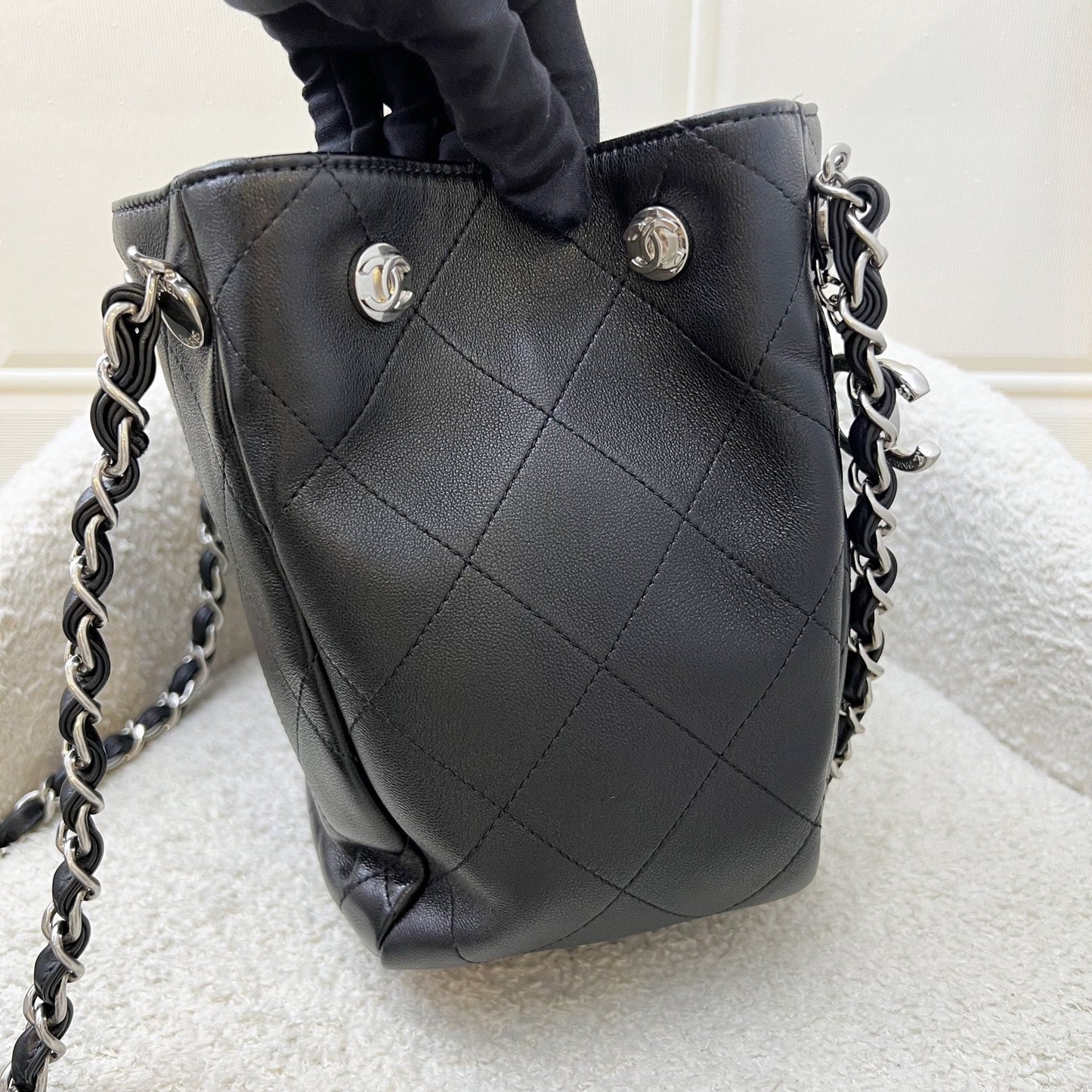 Chanel 25P Tote Bag in Black Shiny Lambskin and SHW (Model: AS5418)