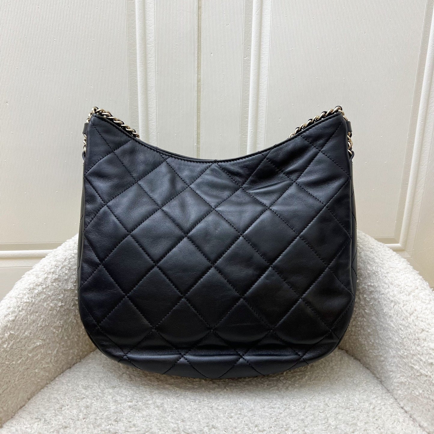 Chanel 22P Hobo Bag in Black Lambskin and LGHW (Model: AS3153)