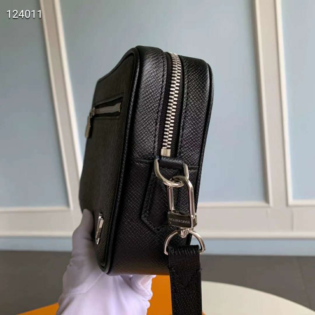 Louis Vuitton LV Men Pochette Kasai Taiga Cowhide Leather-Black Clutch