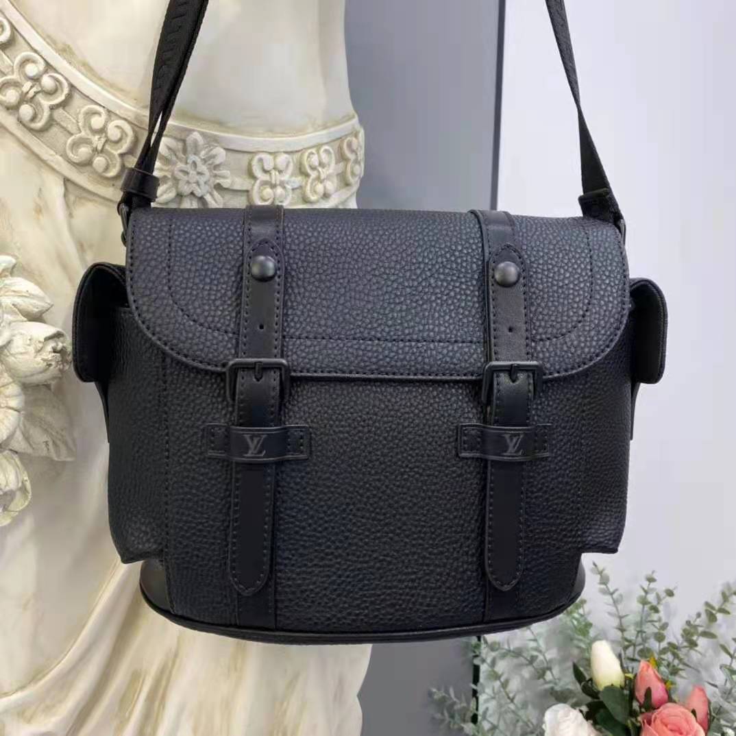 Louis Vuitton LV Unisex Christopher Messenger Black Taurillon Cowhide Leather Handbag