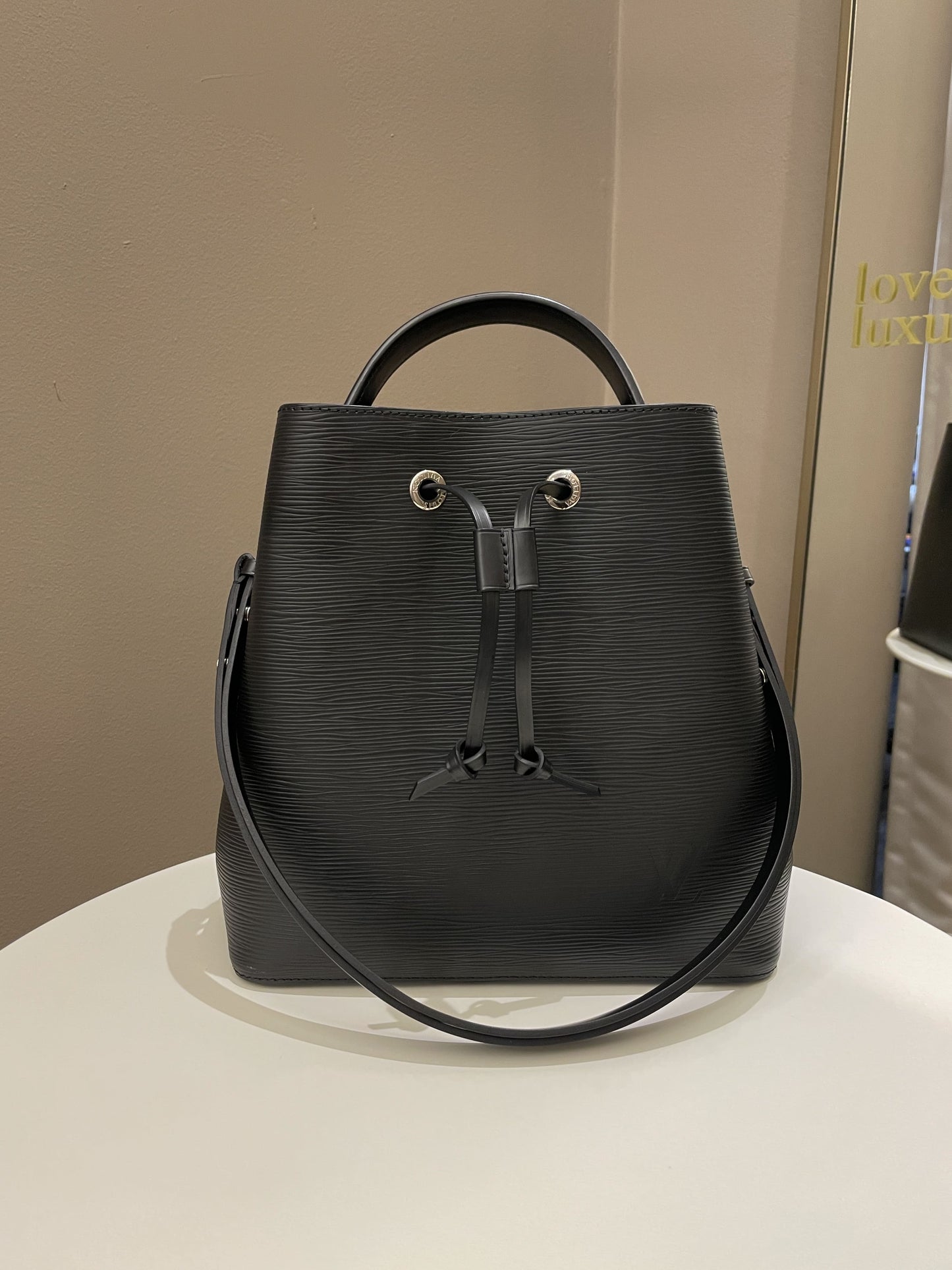 Louis Vuitton Neonoe MM Black Epi Handbag