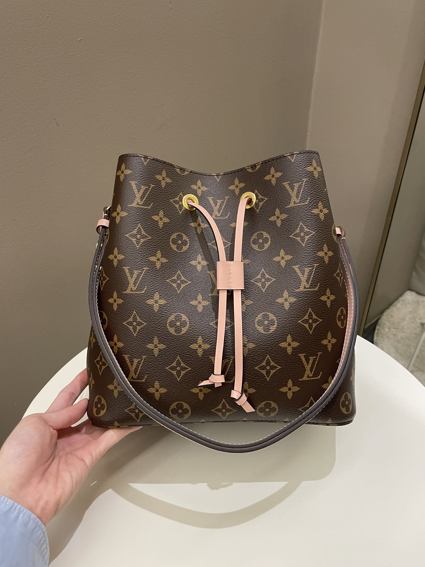 Louis Vuitton Neonoe MM Monogram Rose Poudre Handbag