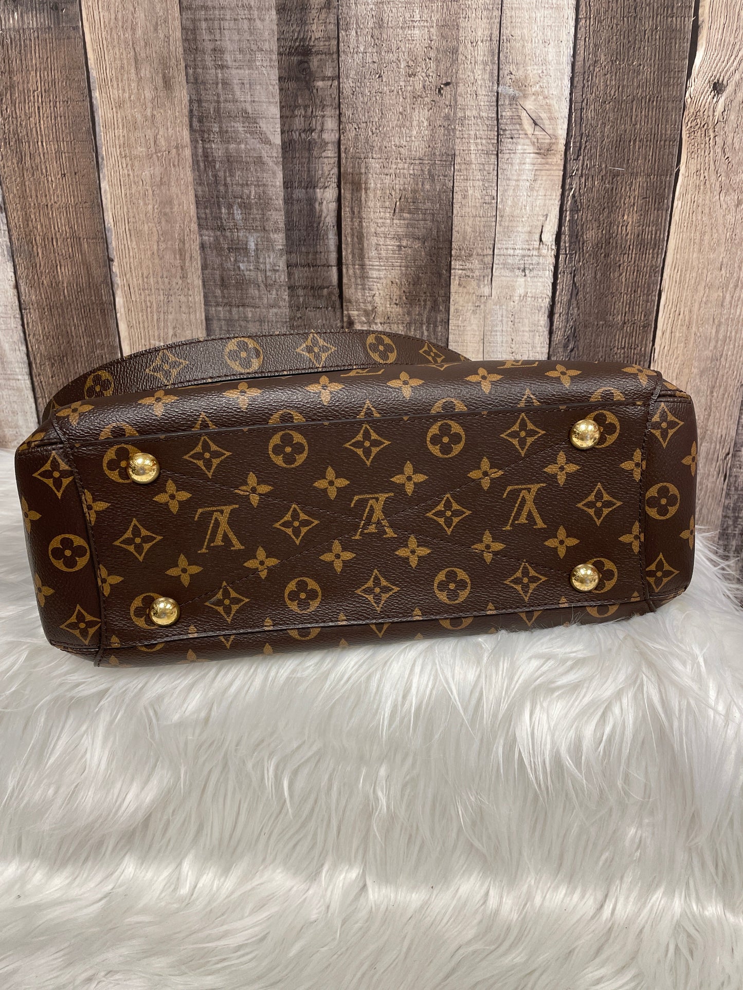 Handbag Luxury Designer By Louis Vuitton Size: Medium