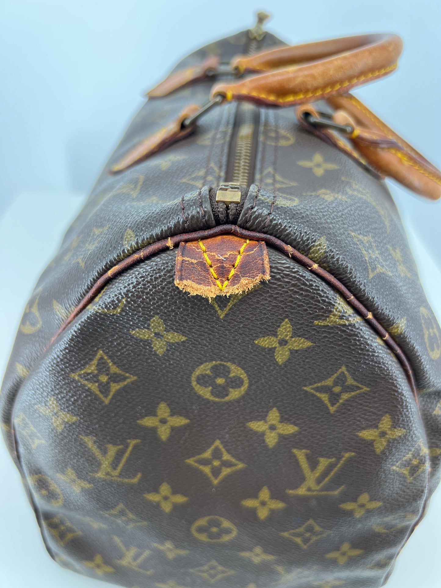 Handbag Luxury Designer By Louis Vuitton Size: Medium