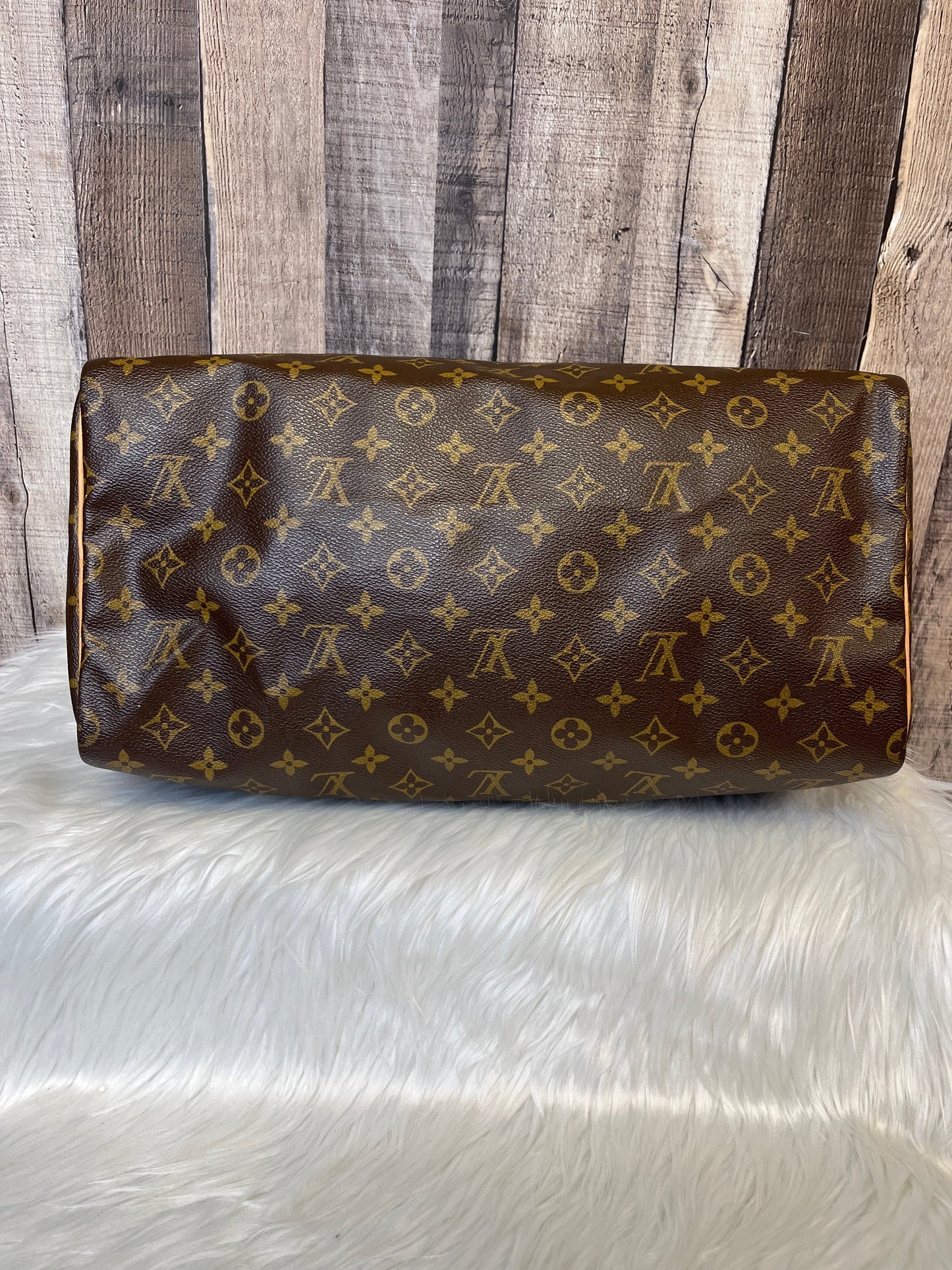 Handbag Luxury Designer By Louis Vuitton Size: Large