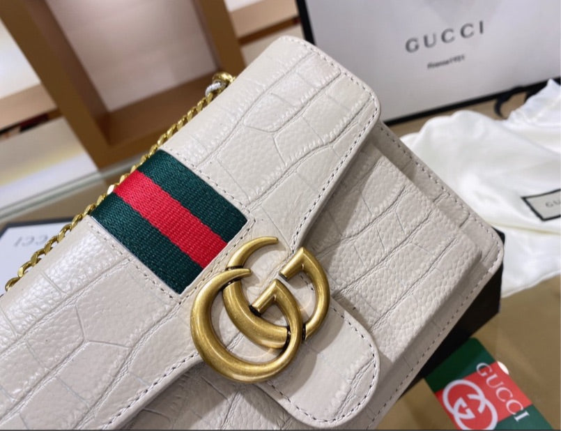 Gucci Woman Shoulder Bag Style 8