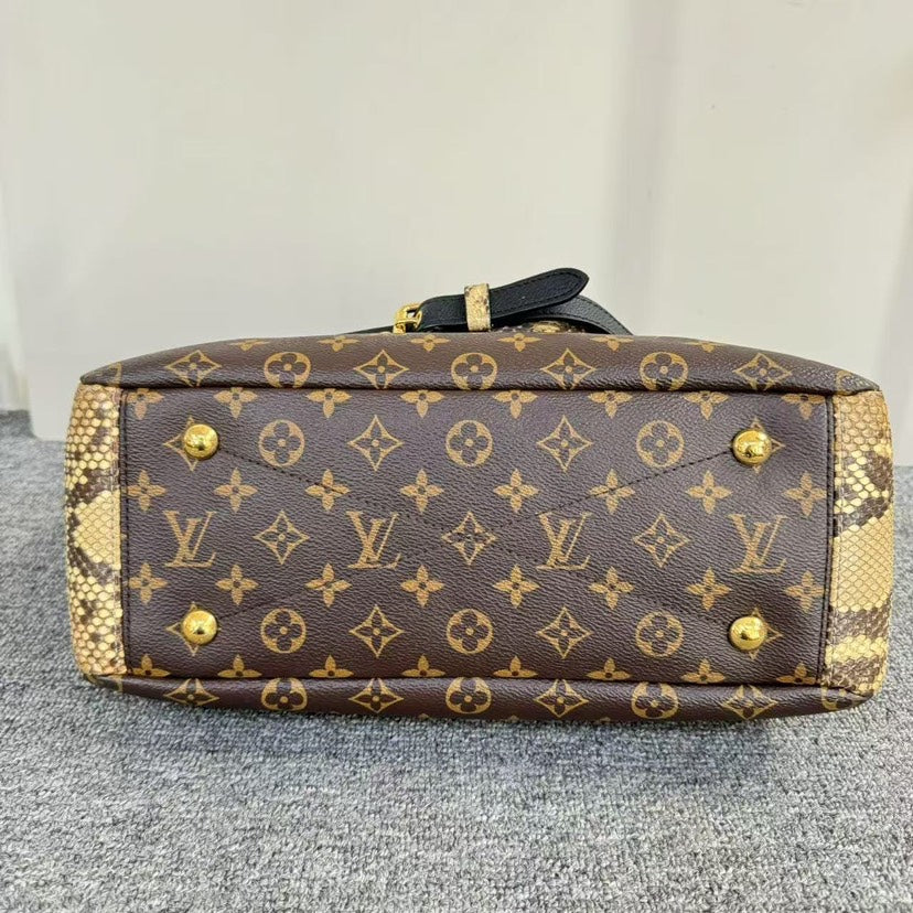 Louis Vuitton Pallas Monogram Brown Handbag