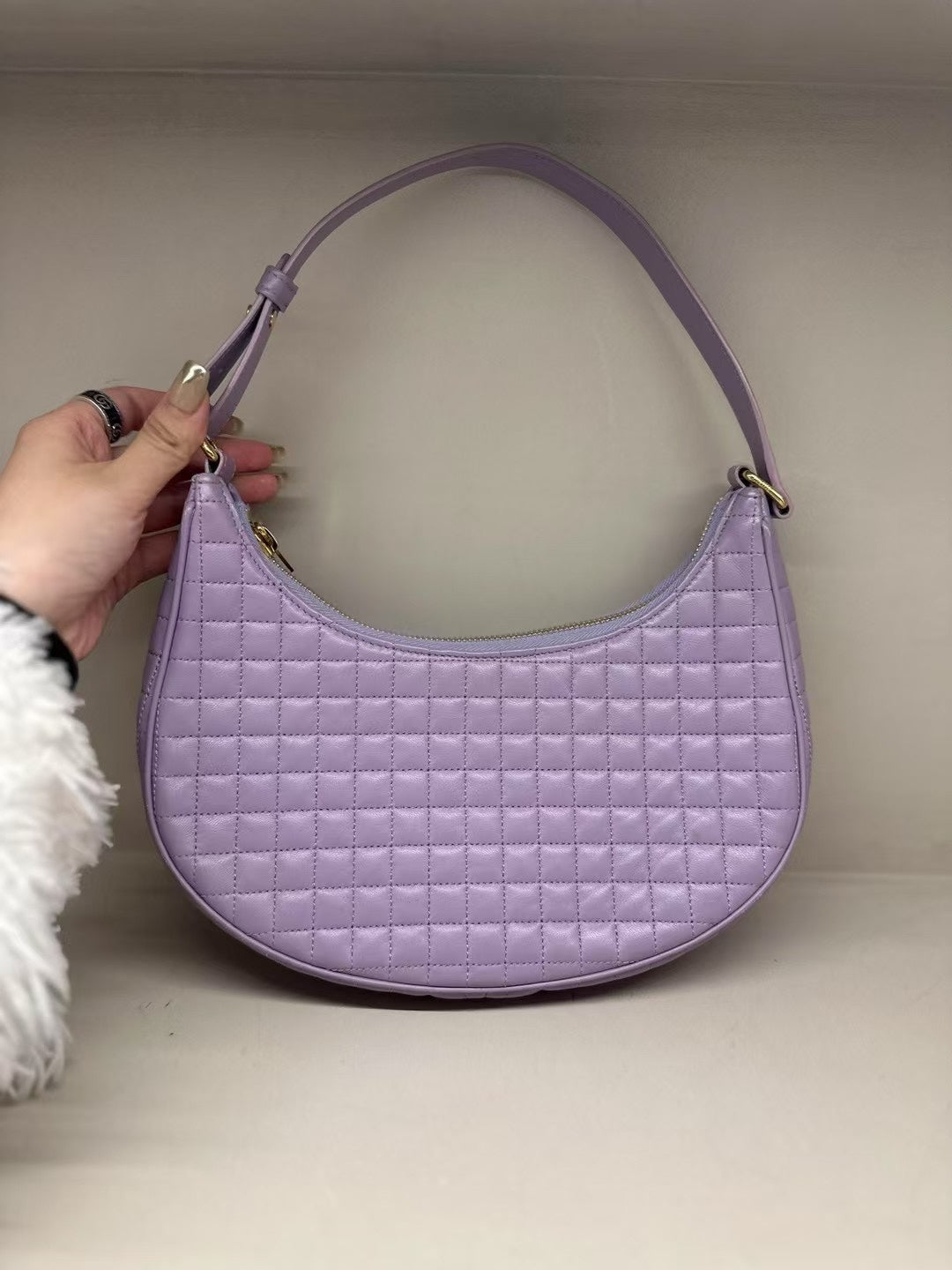 Luxury CELINE Triomphe Ava Hobo Bag Lilac Leather