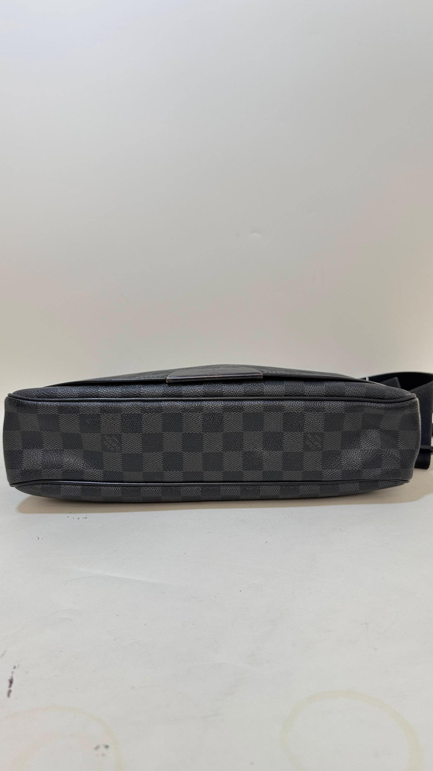 Louis Vuitton Damier Graphite Canvas Crossbody Bag - Black Checkered