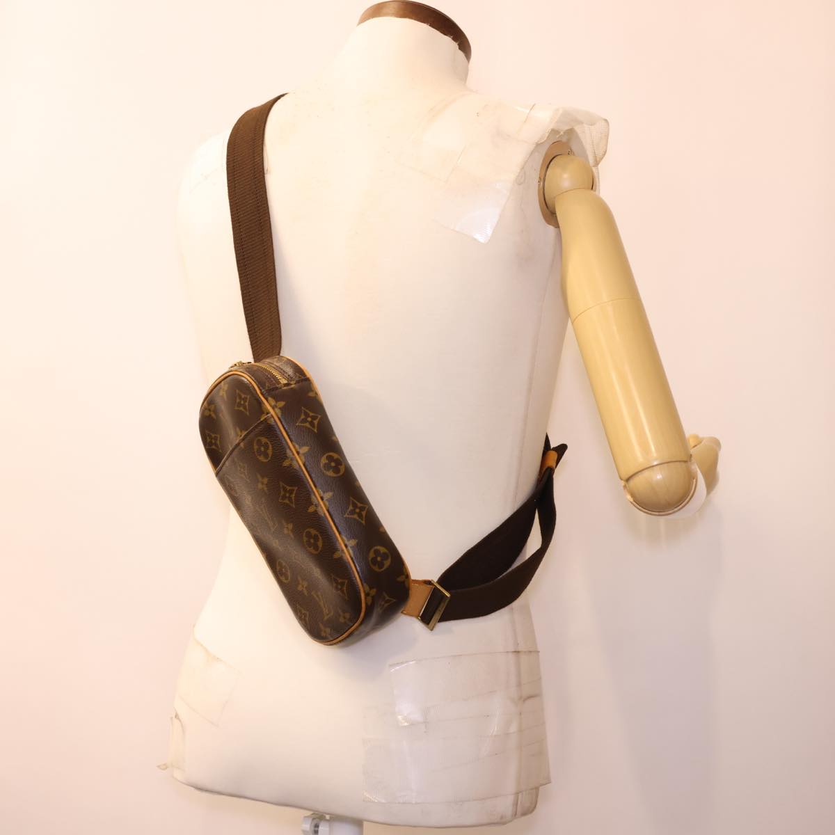 LOUIS VUITTON Monogram Pochette Gange Shoulder Bag M51870 LV yk6398