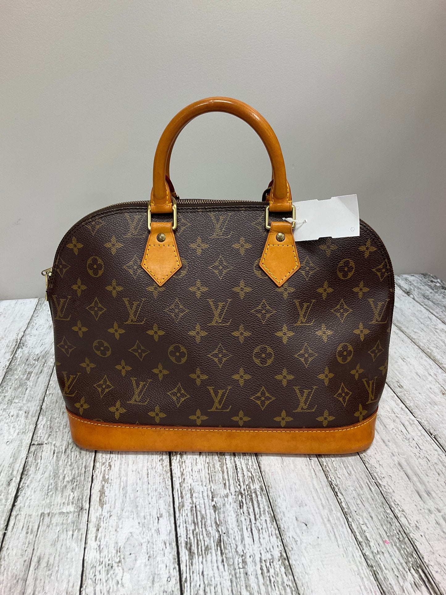 Handbag Designer By Louis Vuitton Size: Medium