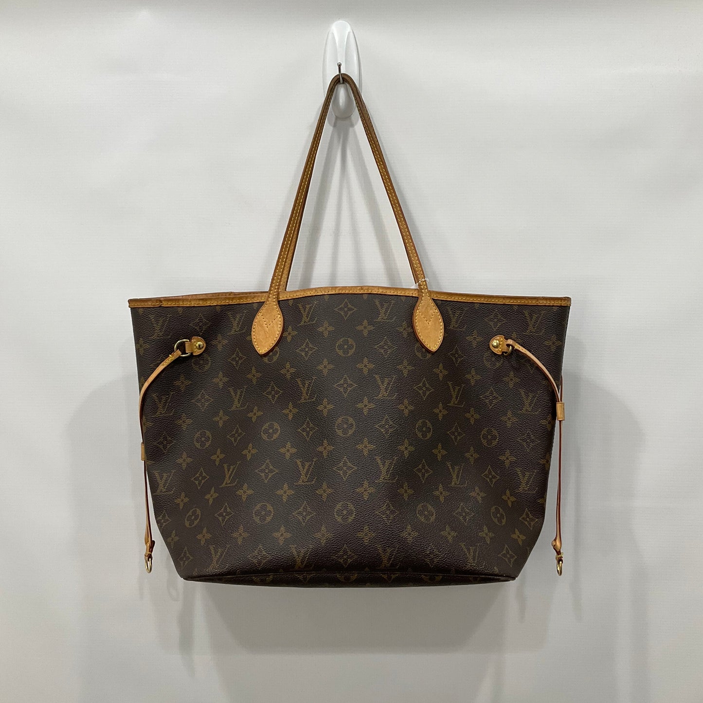 Handbag Luxury Designer By Louis Vuitton Size: Medium