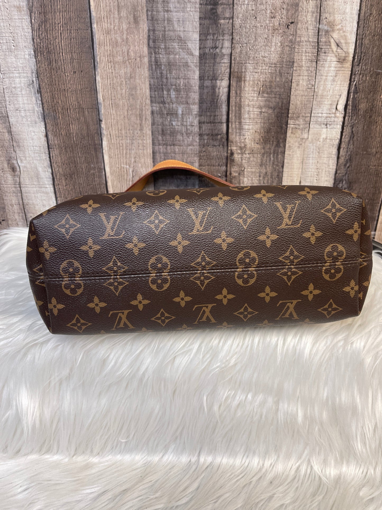 Handbag Luxury Designer By Louis Vuitton Size: Large
