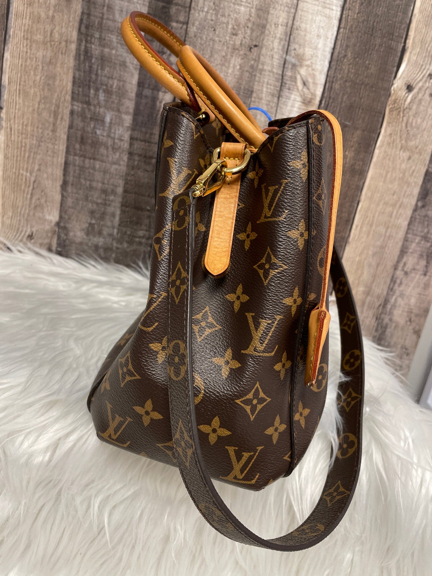 Handbag Luxury Designer By Louis Vuitton Size: Medium