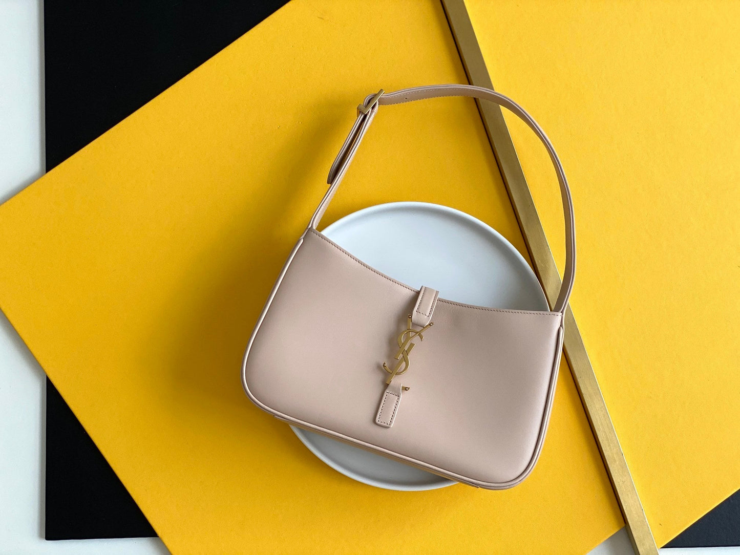Yves Saint Laurent Hobo Bag Light Ivoire