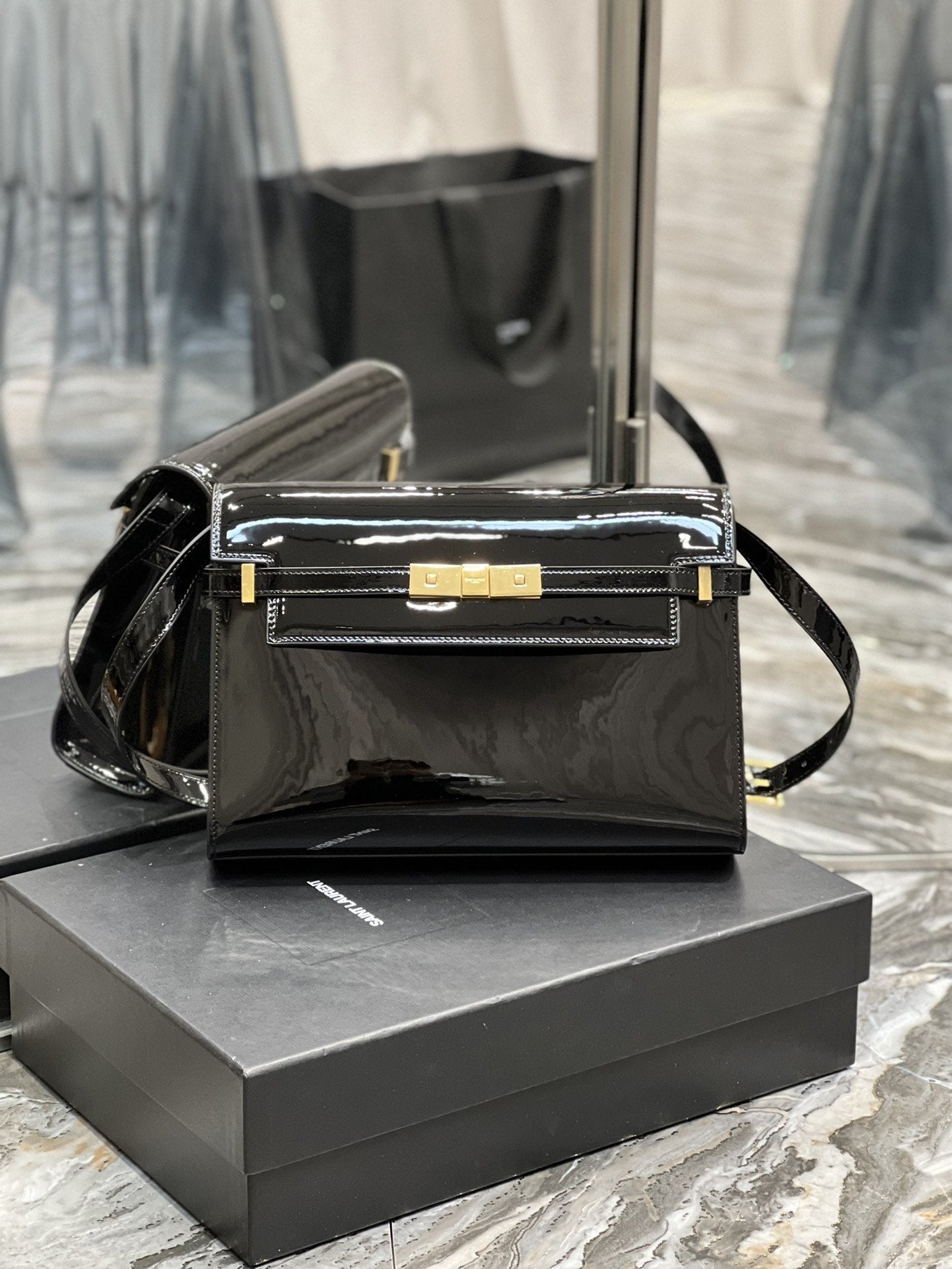 Yves Saint Laurent Manhattan Shoulder Bag Black