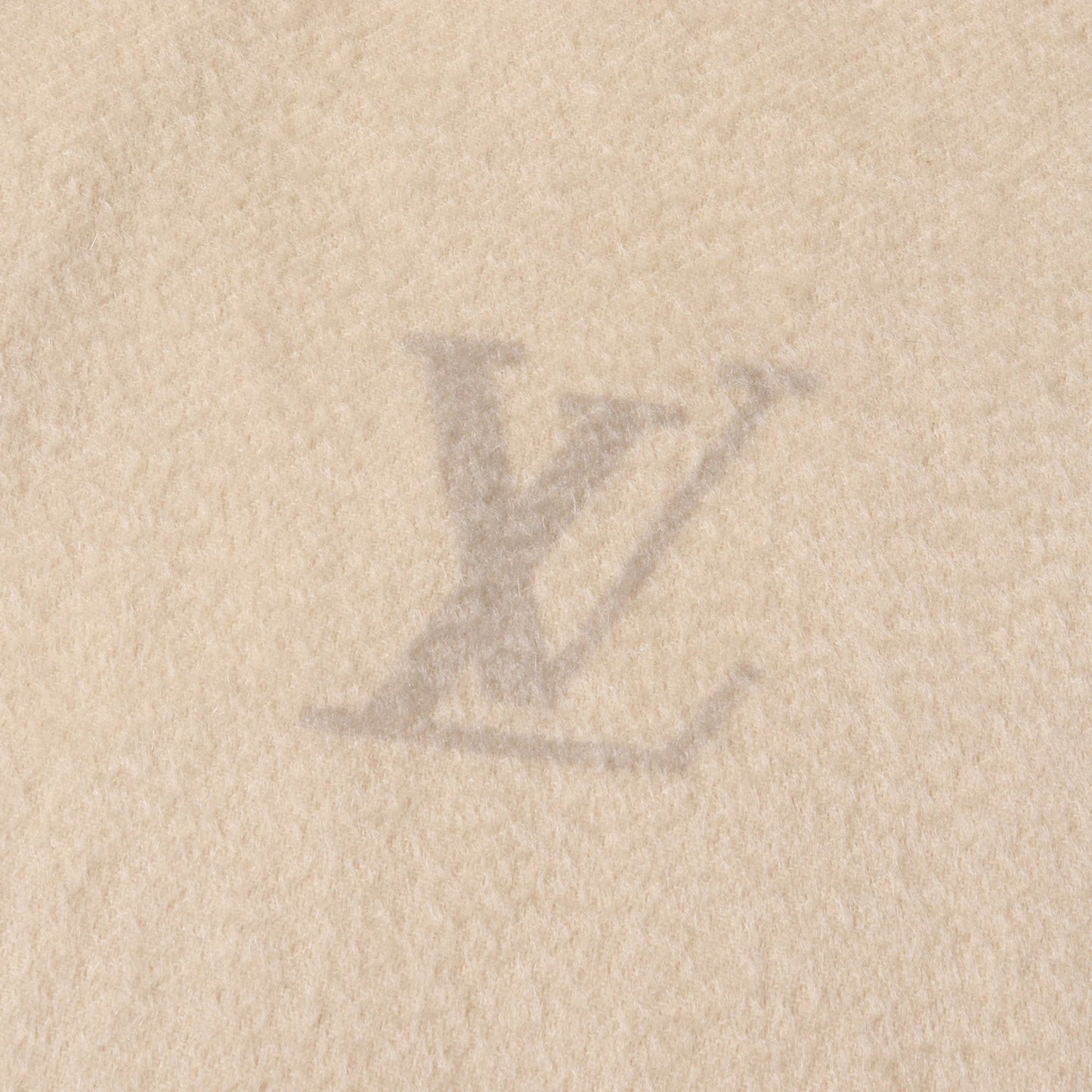 LOUIS VUITTON Scarves