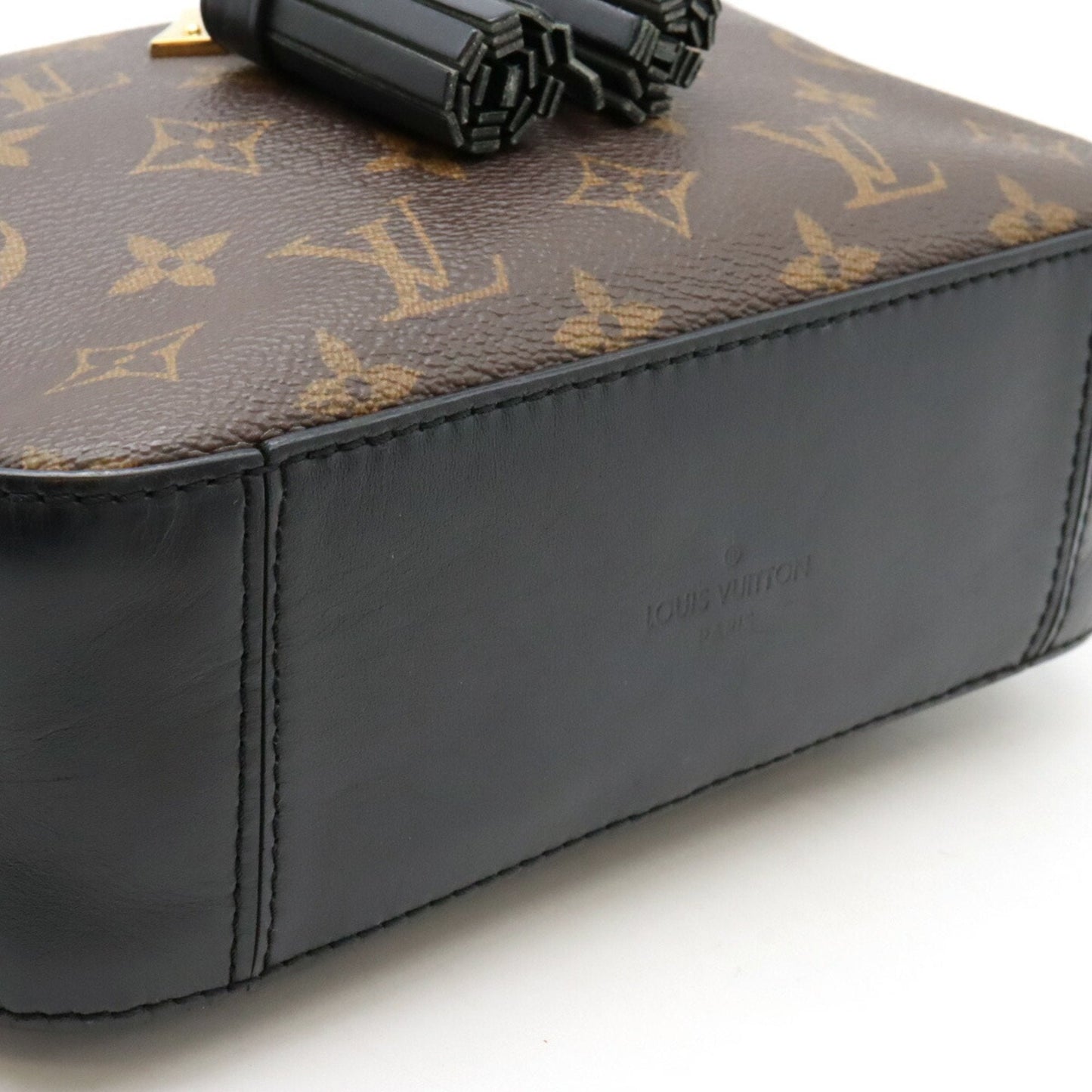 LOUIS VUITTON Saintonge Handbag