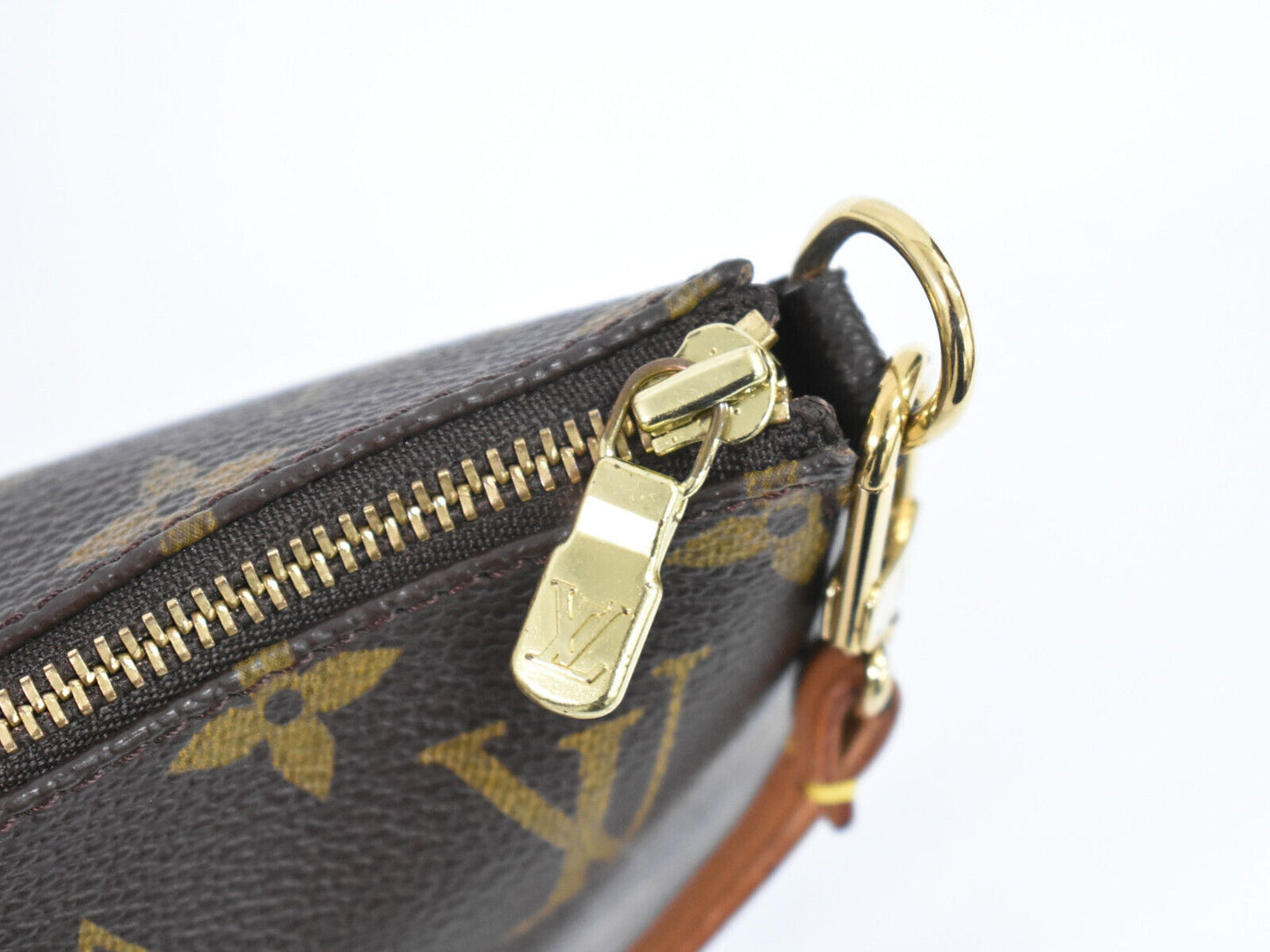 LOUIS VUITTON Pochette Accessoire Clutch Bag