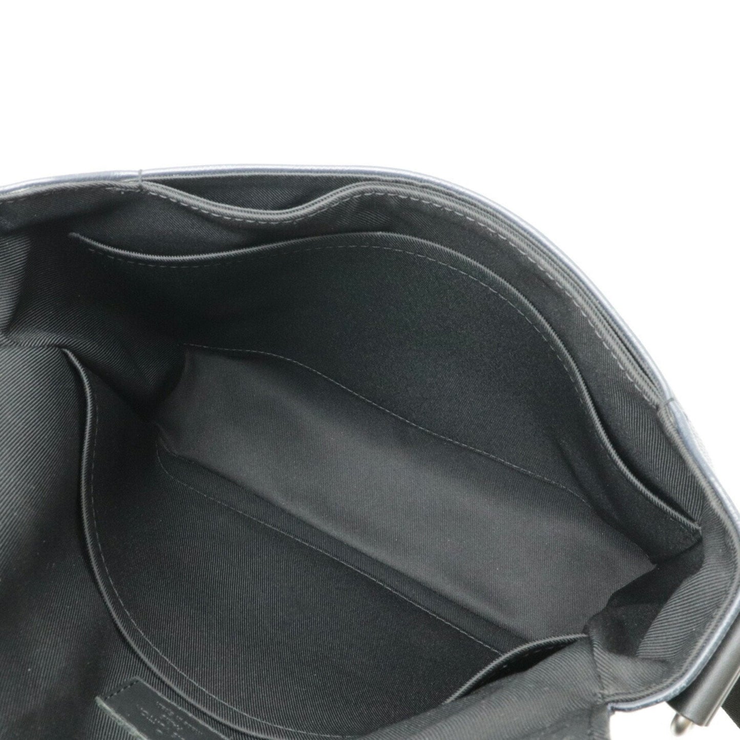 LOUIS VUITTON District Shoulder Bag