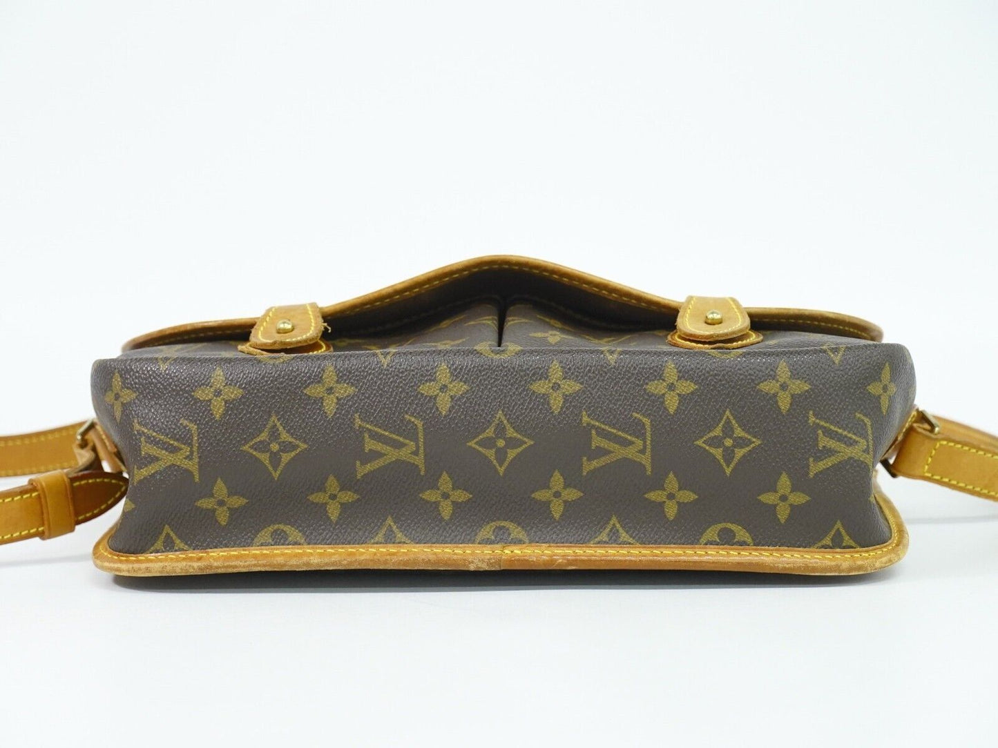 LOUIS VUITTON Gibeciere Handbag