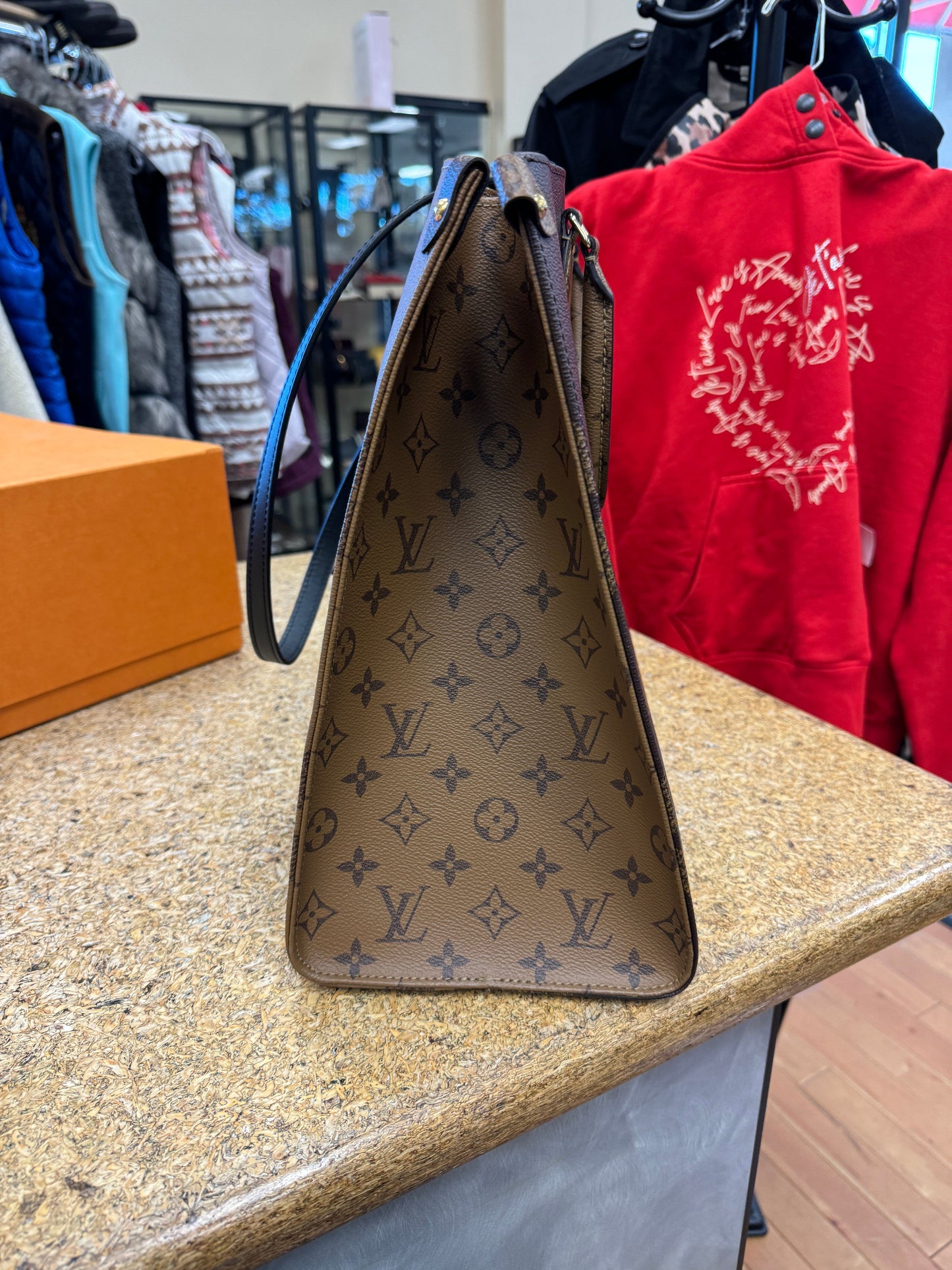 Handbag Luxury Designer By Louis Vuitton Size: Large
