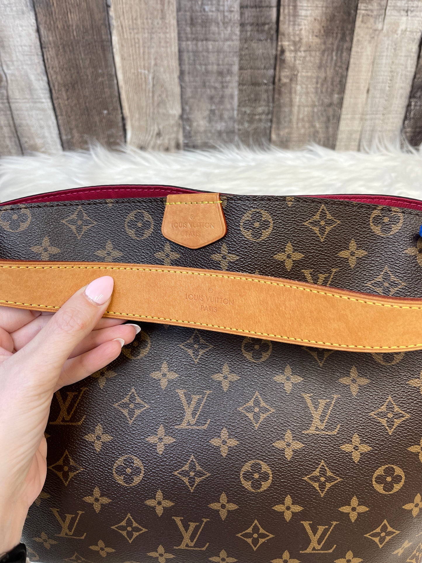Handbag Luxury Designer By Louis Vuitton Size: Large