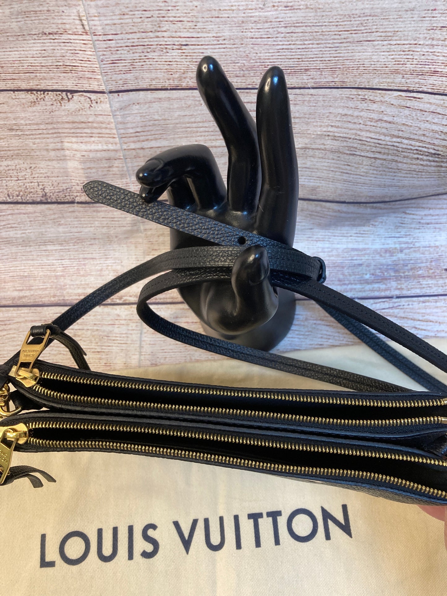 Crossbody Luxury Designer By Louis Vuitton Size: Medium