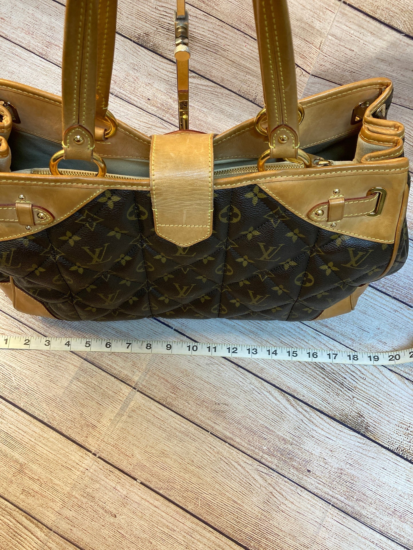 Handbag Luxury Designer By Louis Vuitton Size: Large