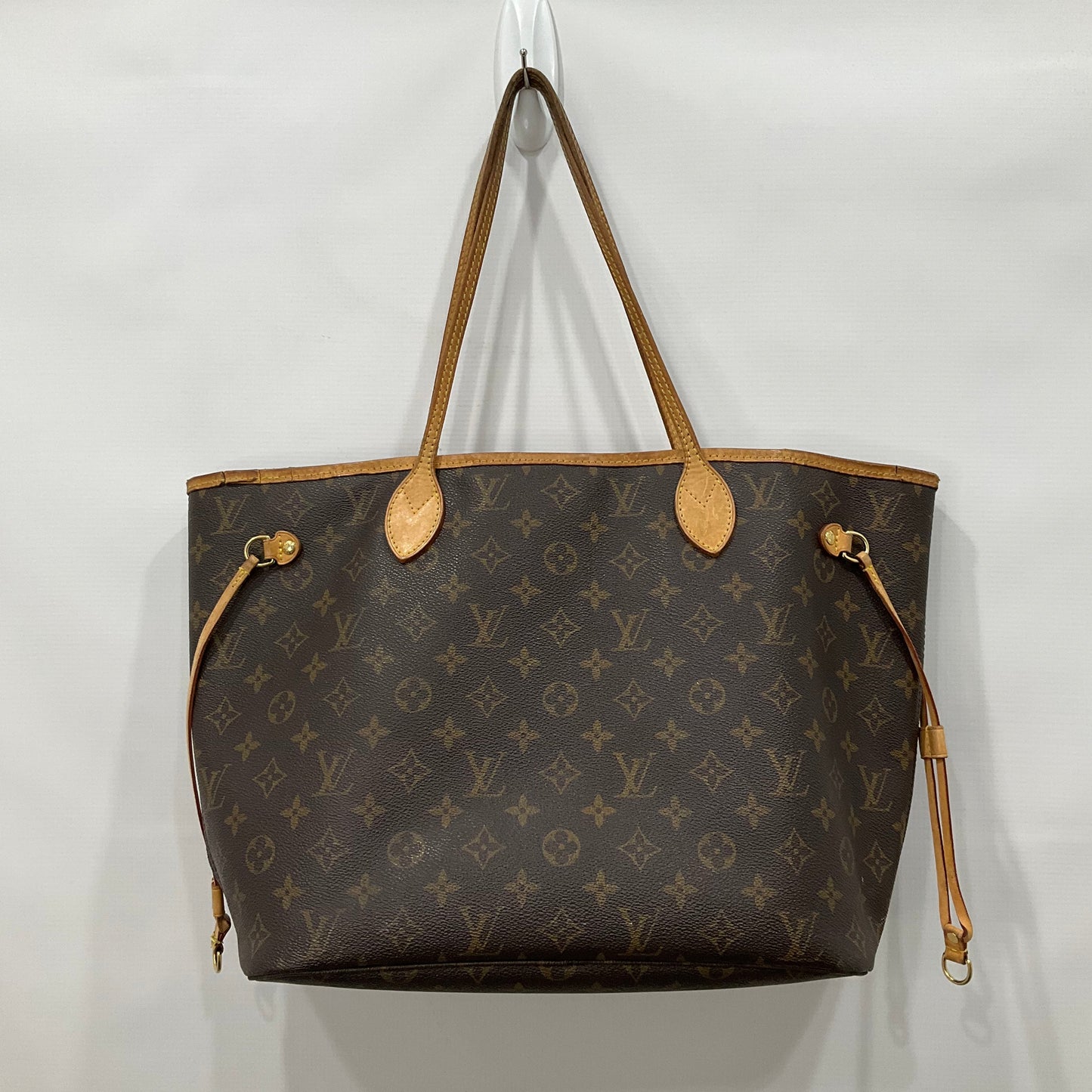 Handbag Luxury Designer By Louis Vuitton Size: Medium