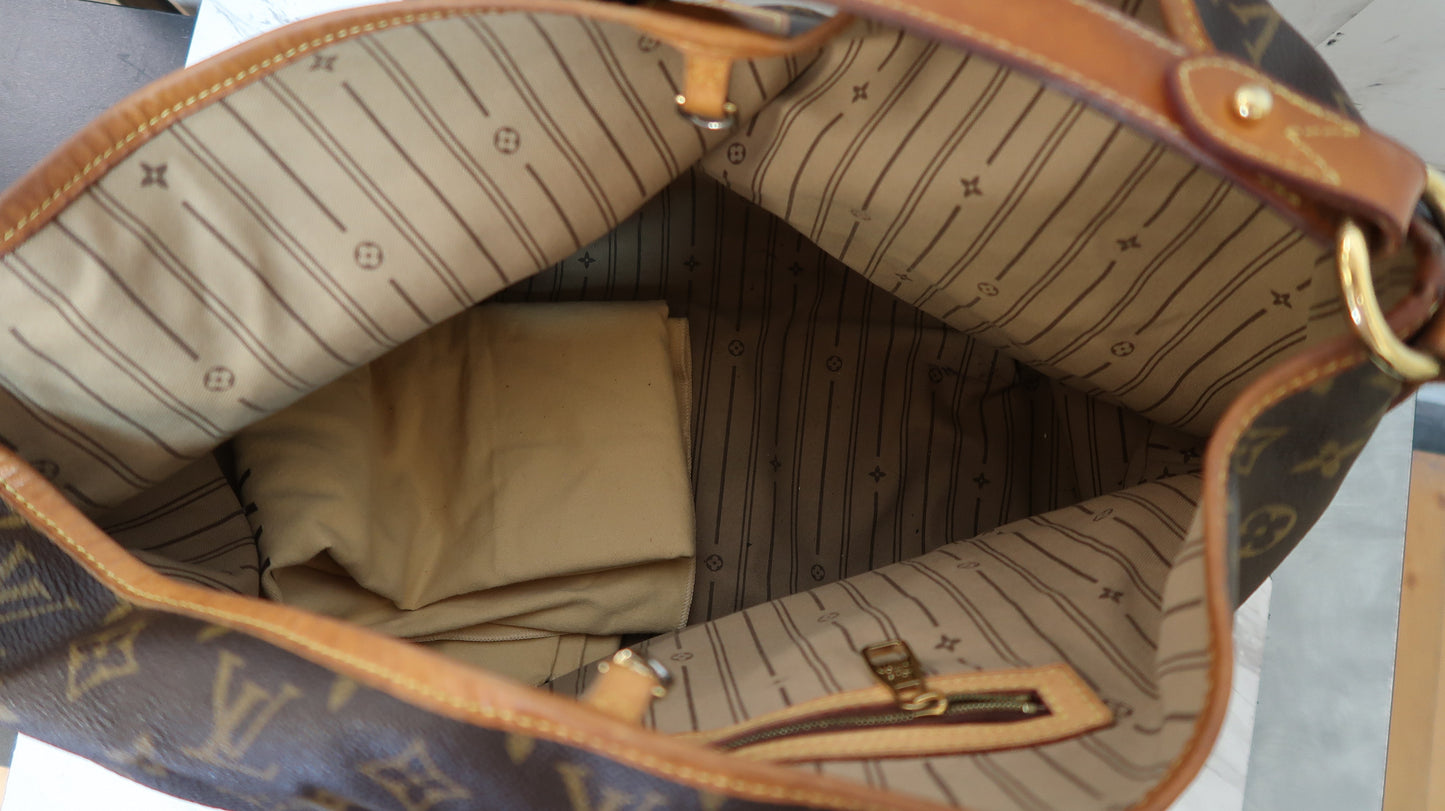 Handbag Luxury Designer By Louis Vuitton Size: Large