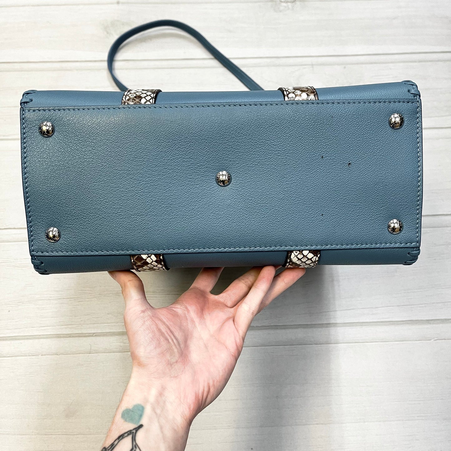 Handbag Luxury Designer By Louis Vuitton Size: Medium