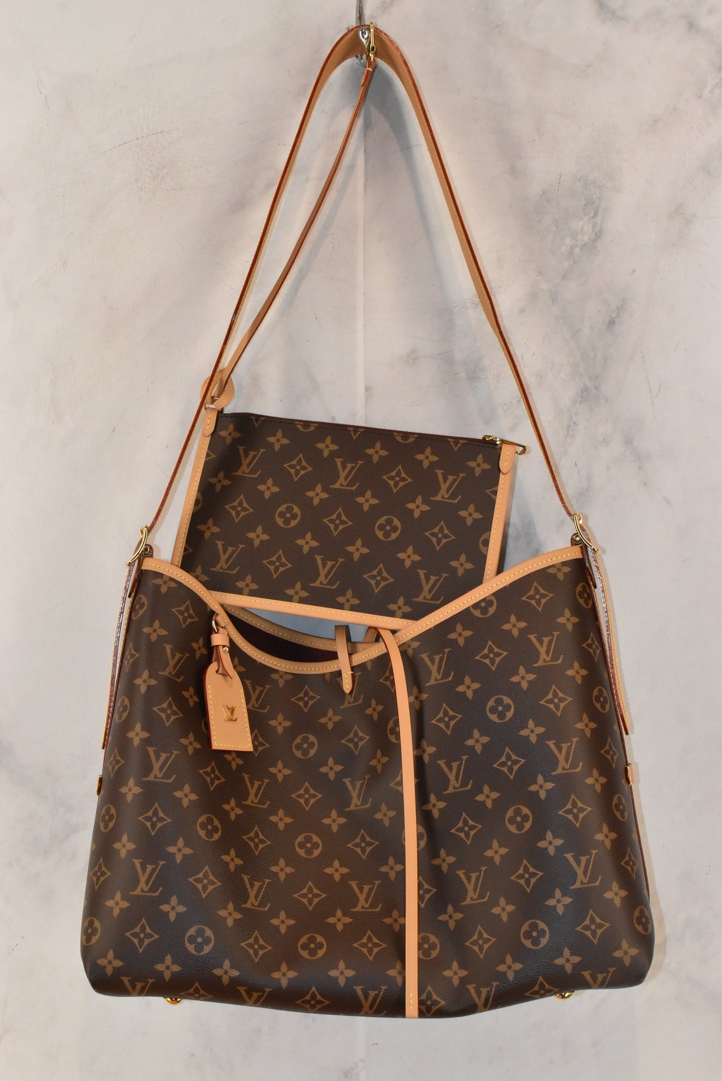 Handbag Luxury Designer By Louis Vuitton Size: Large