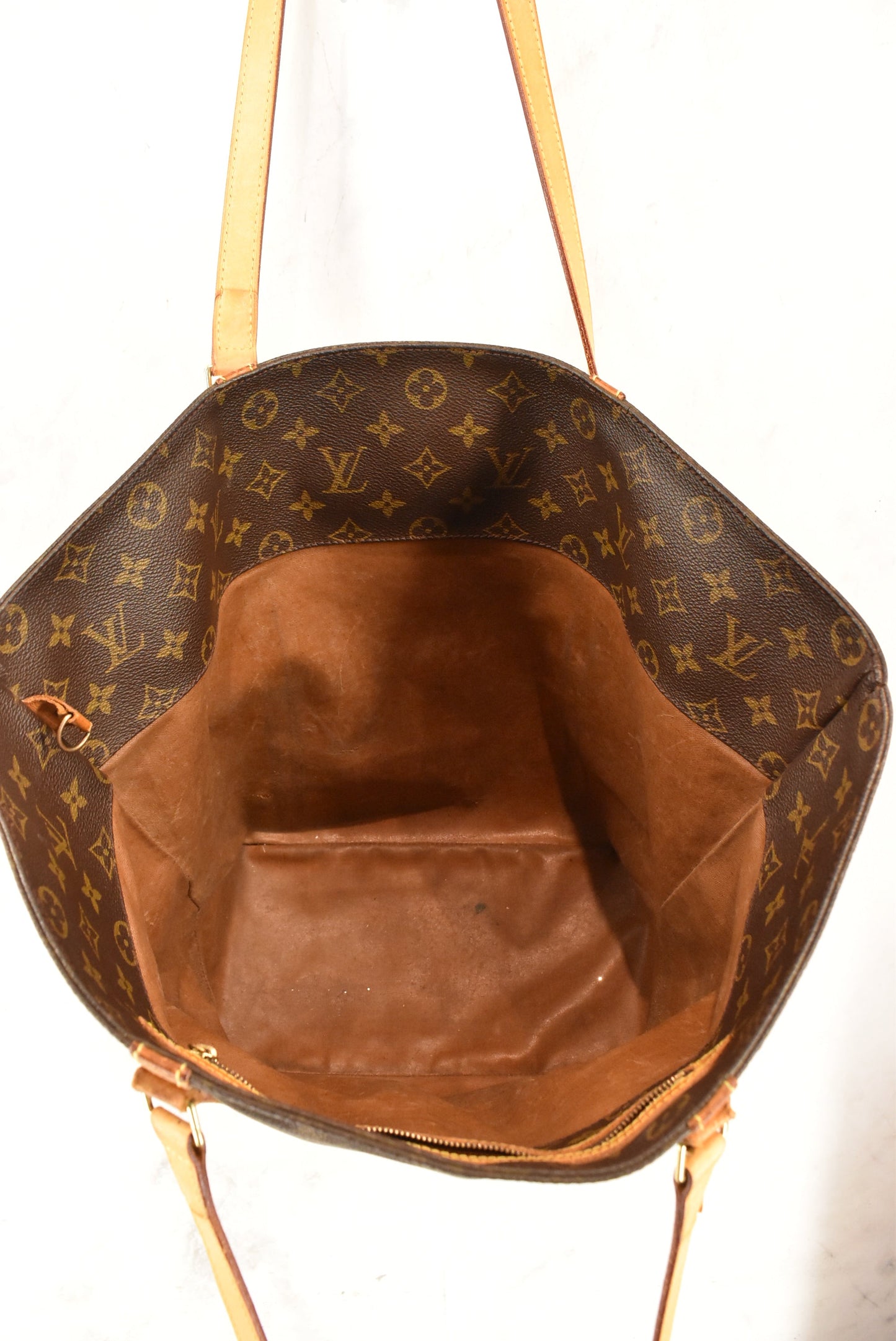 Handbag Designer By Louis Vuitton Size: Large