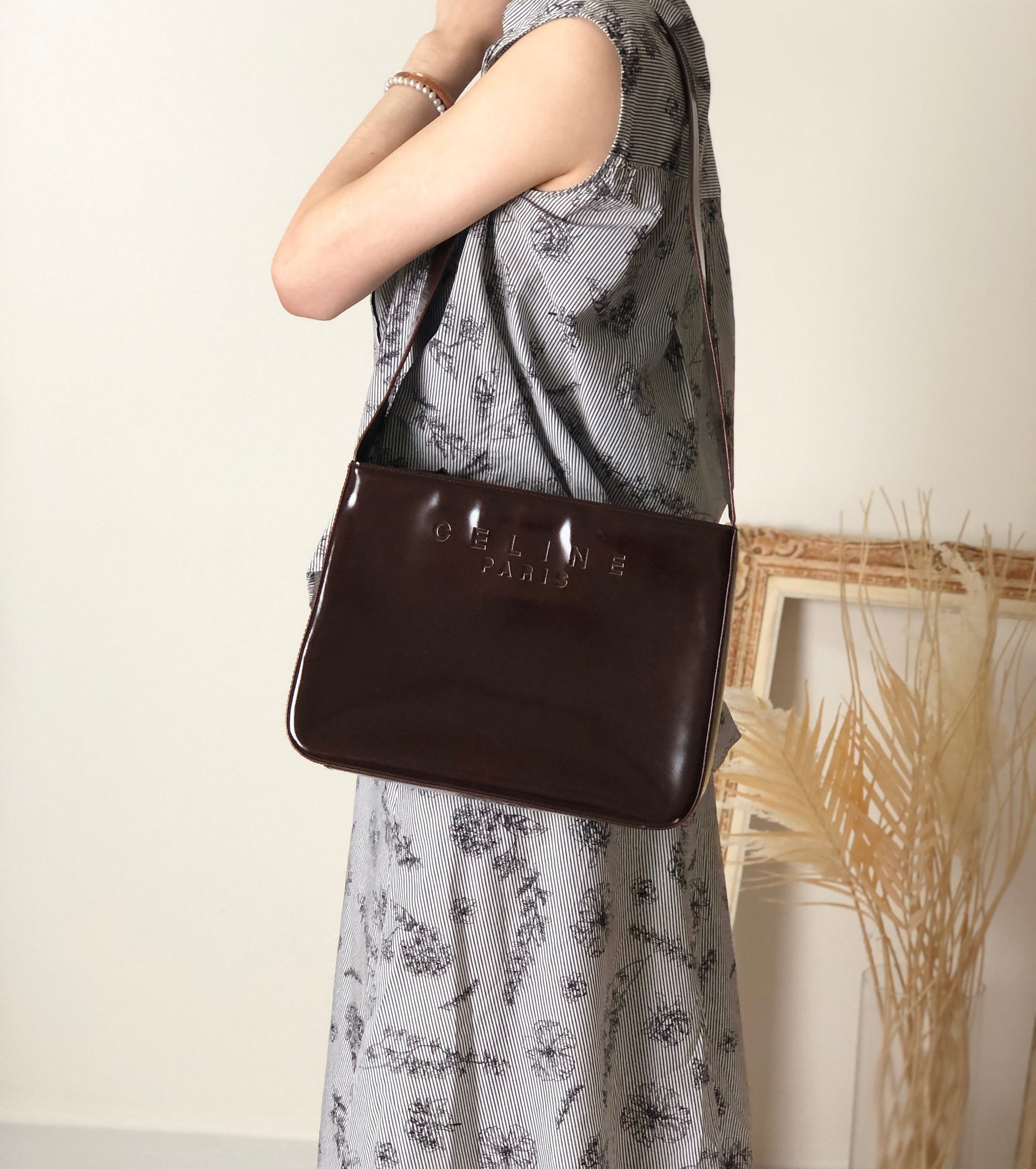 CELINE Logo Embossed Shoulder bag Brown e4mff8