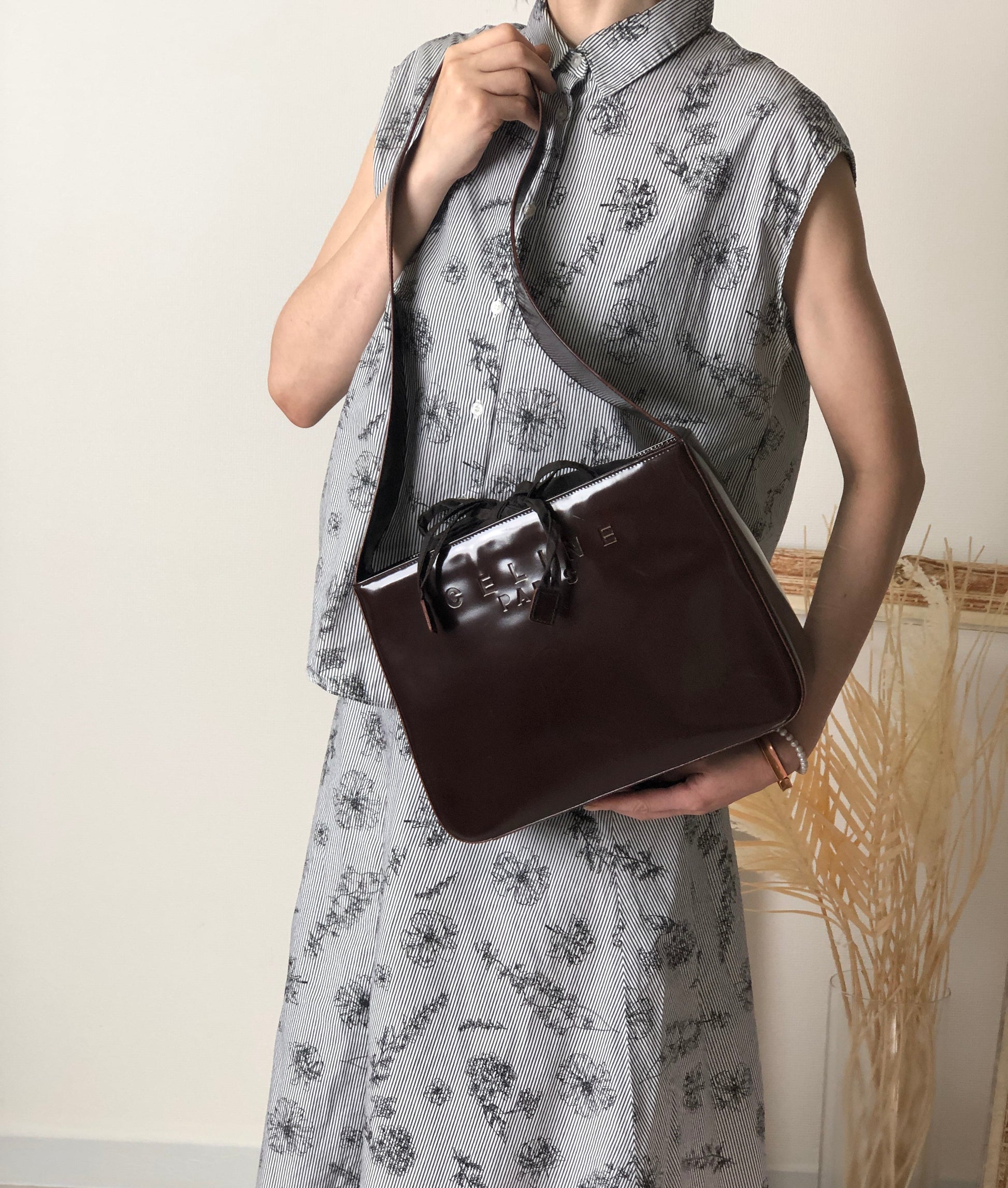 CELINE Logo Embossed Shoulder bag Brown e4mff8